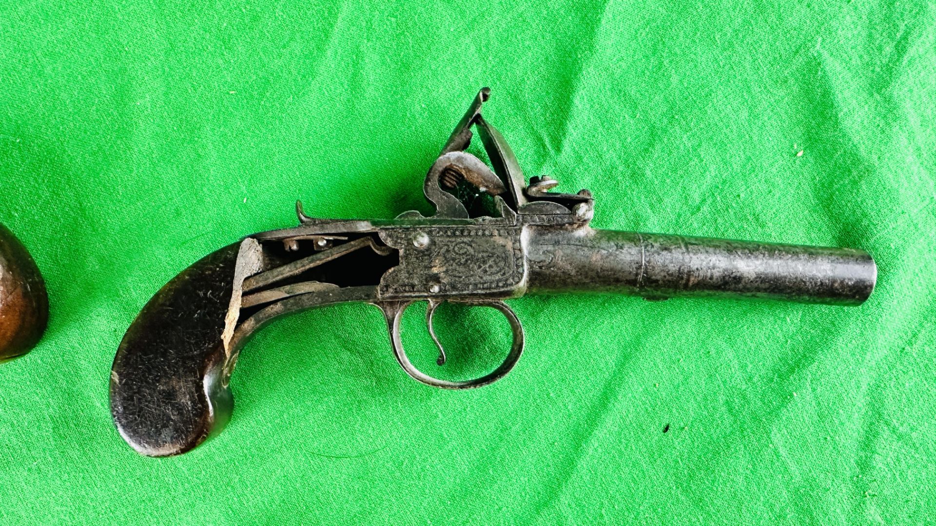 3 ANTIQUE PISTOLS TO INCLUDE ENGLISH MAKE PERCUSSION & ARCHER LONDON FLINT LOCK - (ALL GUNS TO BE - Image 7 of 7