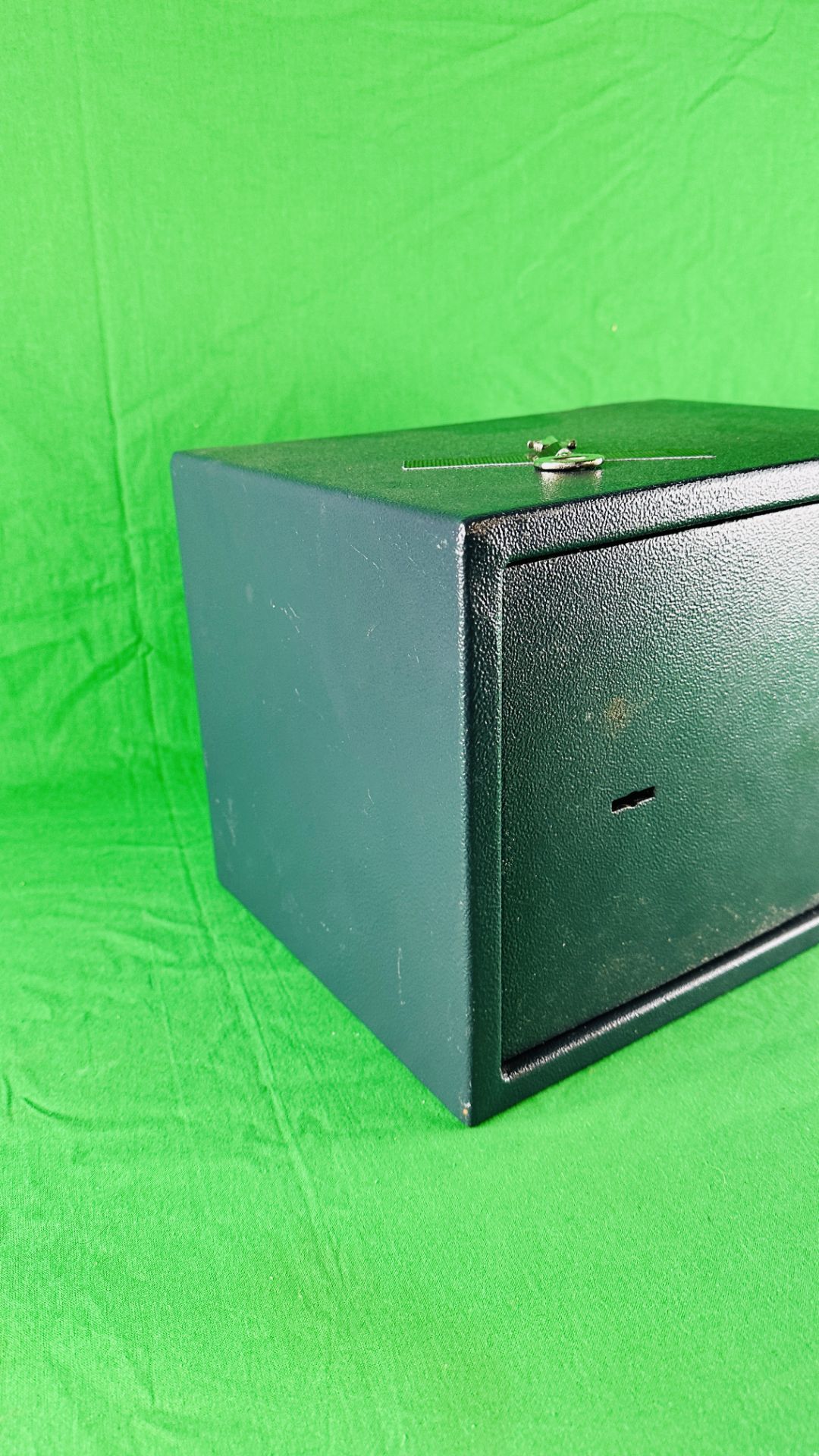 AN AMO LOCK BOX SAFE, SIZE W 35.5CM X D 25CM X H 25CM. - Bild 3 aus 5