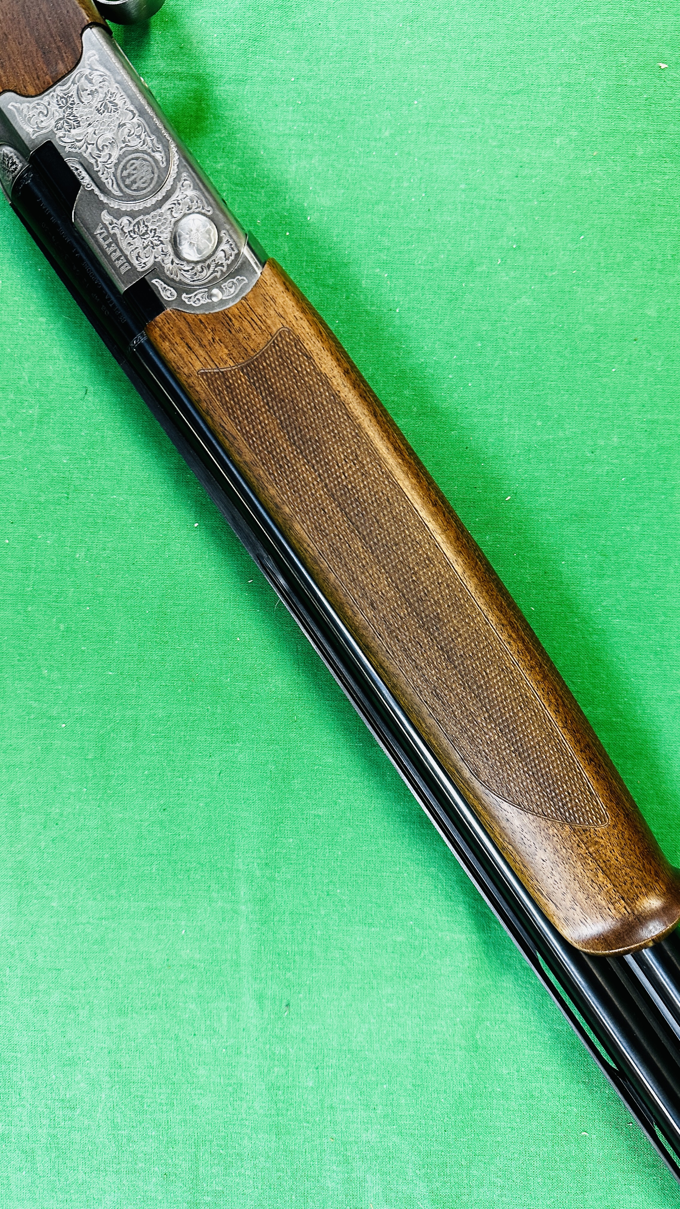 BERETTA 12 GAUGE OVER AND UNDER SHOTGUN MODEL 686 SILVER PIGEON / SPORTING, - Bild 3 aus 29