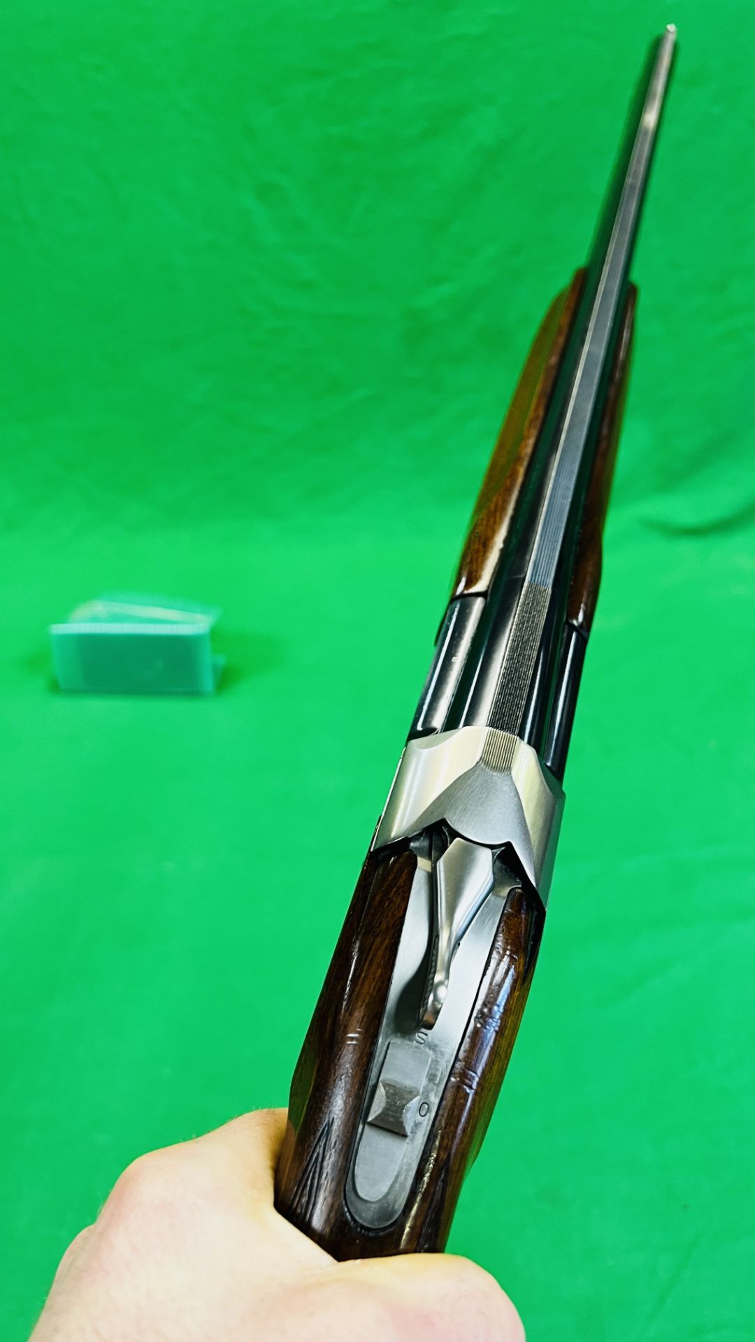 MIROKU 12 BORE OVER AND UNDER SHOTGUN MODEL 3000, #63017PW, 28" MULTI CHOKE BARRELS, - Image 21 of 23