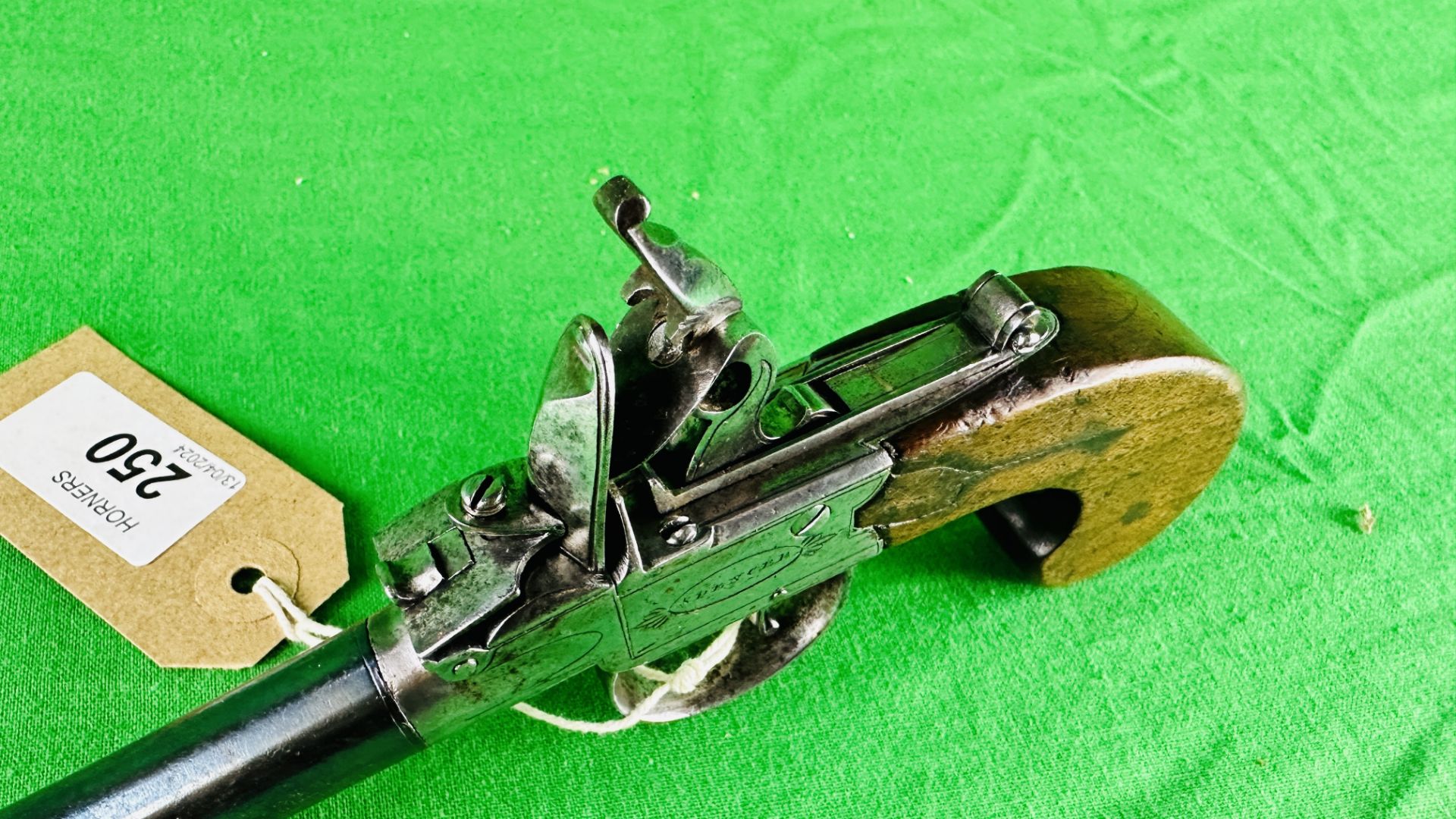 A GOOD QUALITY ENGLISH ANTIQUE SPENCER OF LONDON FLINTLOCK PISTOL WITH DETACHABLE BARREL, - Image 11 of 13