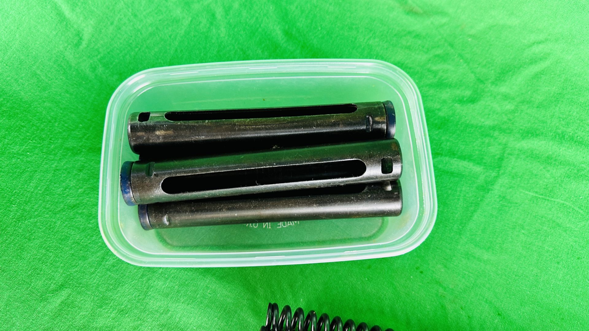 AIR RIFLE SPARES TO INCLUDE 5 X SPRINGS AND 4 X SMK PISTONS. - Image 5 of 5