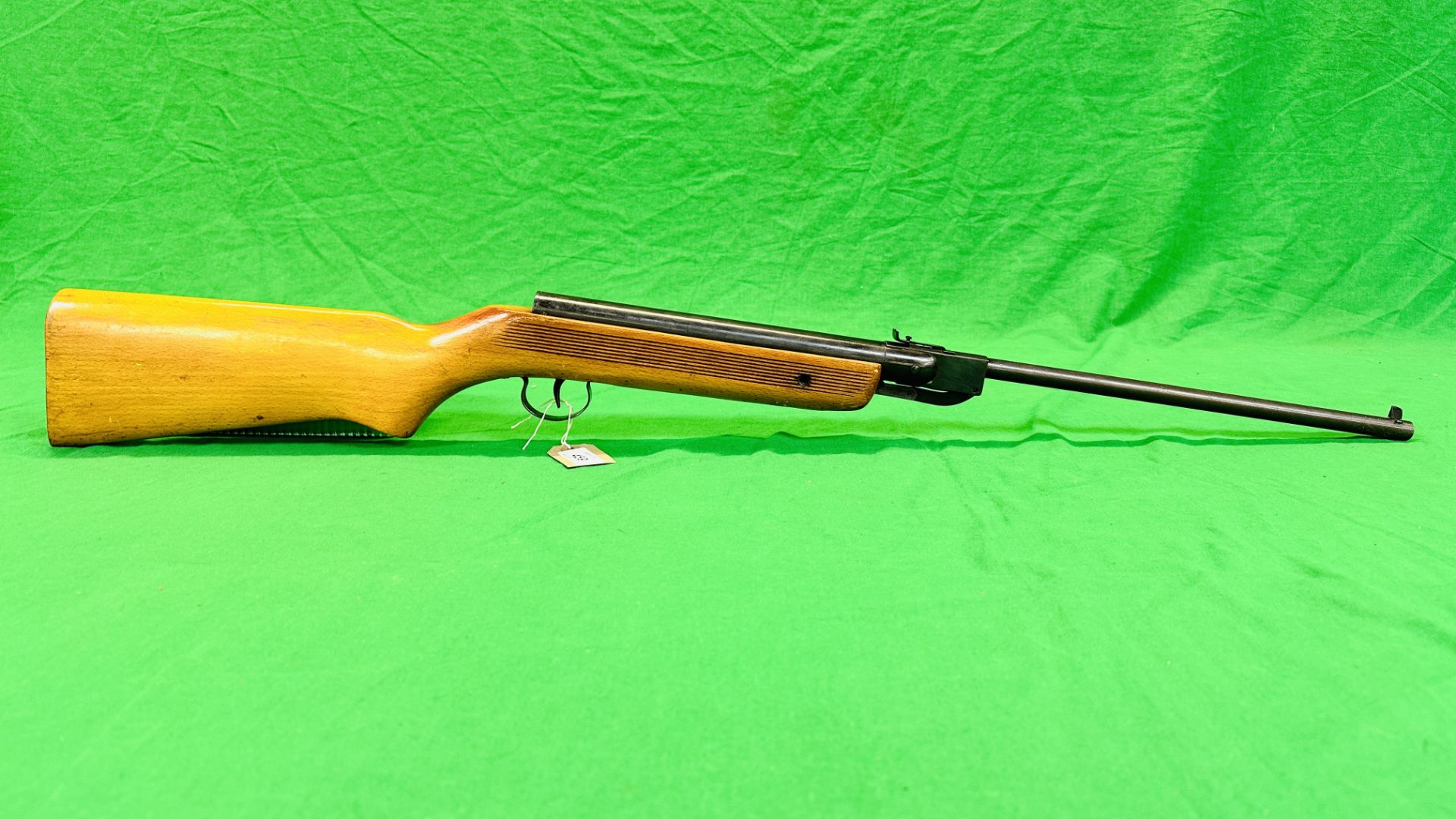 A VINTAGE JELLY .22 CALIBRE BREAK BARREL AIR RIFLE A/F CONDITION ALONG WITH SMK . - Image 2 of 14