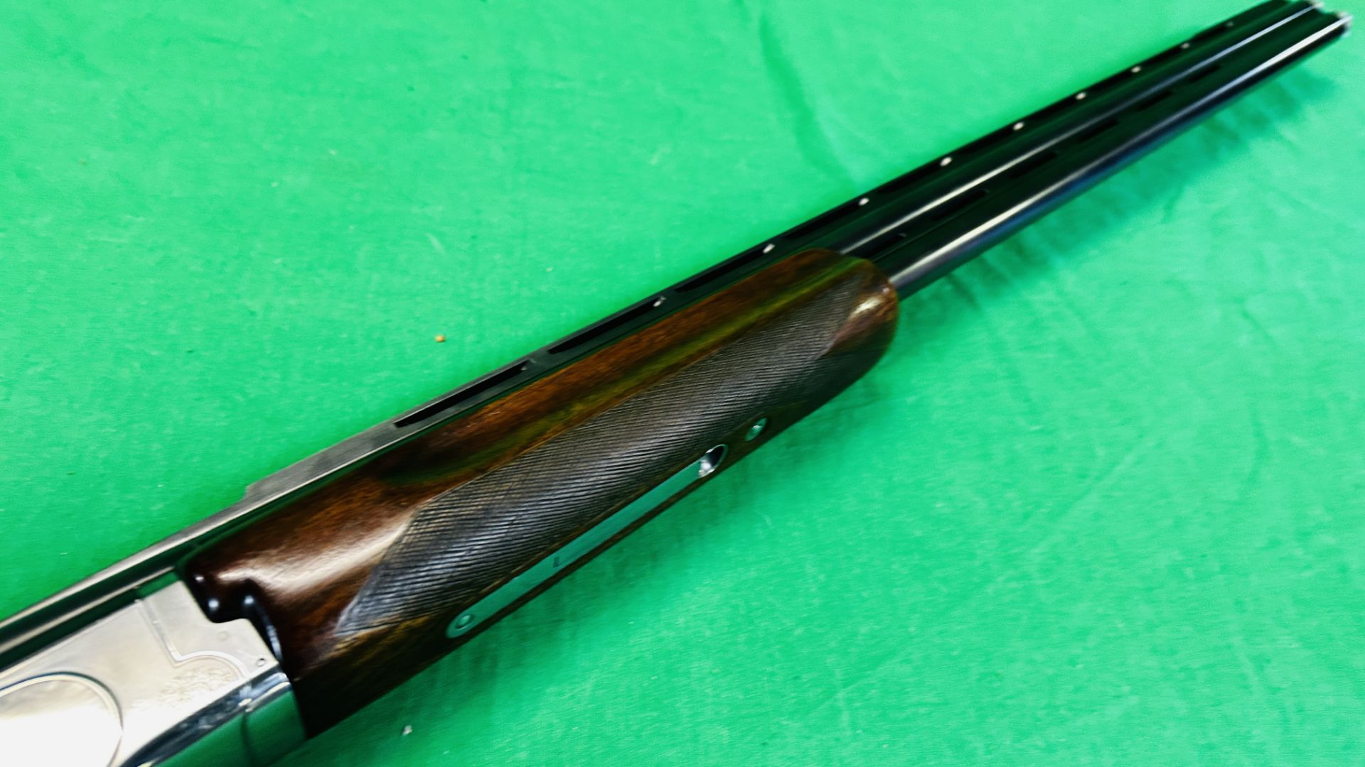 WINCHESTER MODEL 8500 TRAP 12 GAUGE OVER AND UNDER SHOTGUN 32 INCH MULTI CHOKE BARRELS WITH SET OF - Image 14 of 20