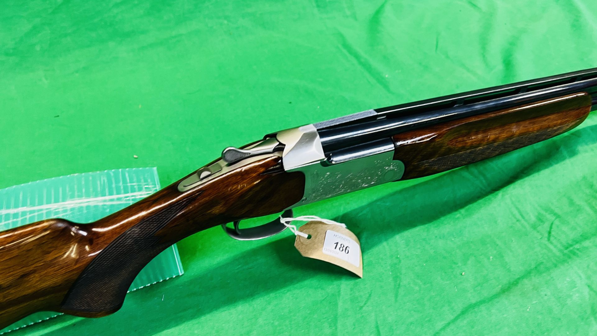 MIROKU 12 BORE OVER AND UNDER SHOTGUN MODEL 3000, #63017PW, 28" MULTI CHOKE BARRELS, - Image 4 of 23