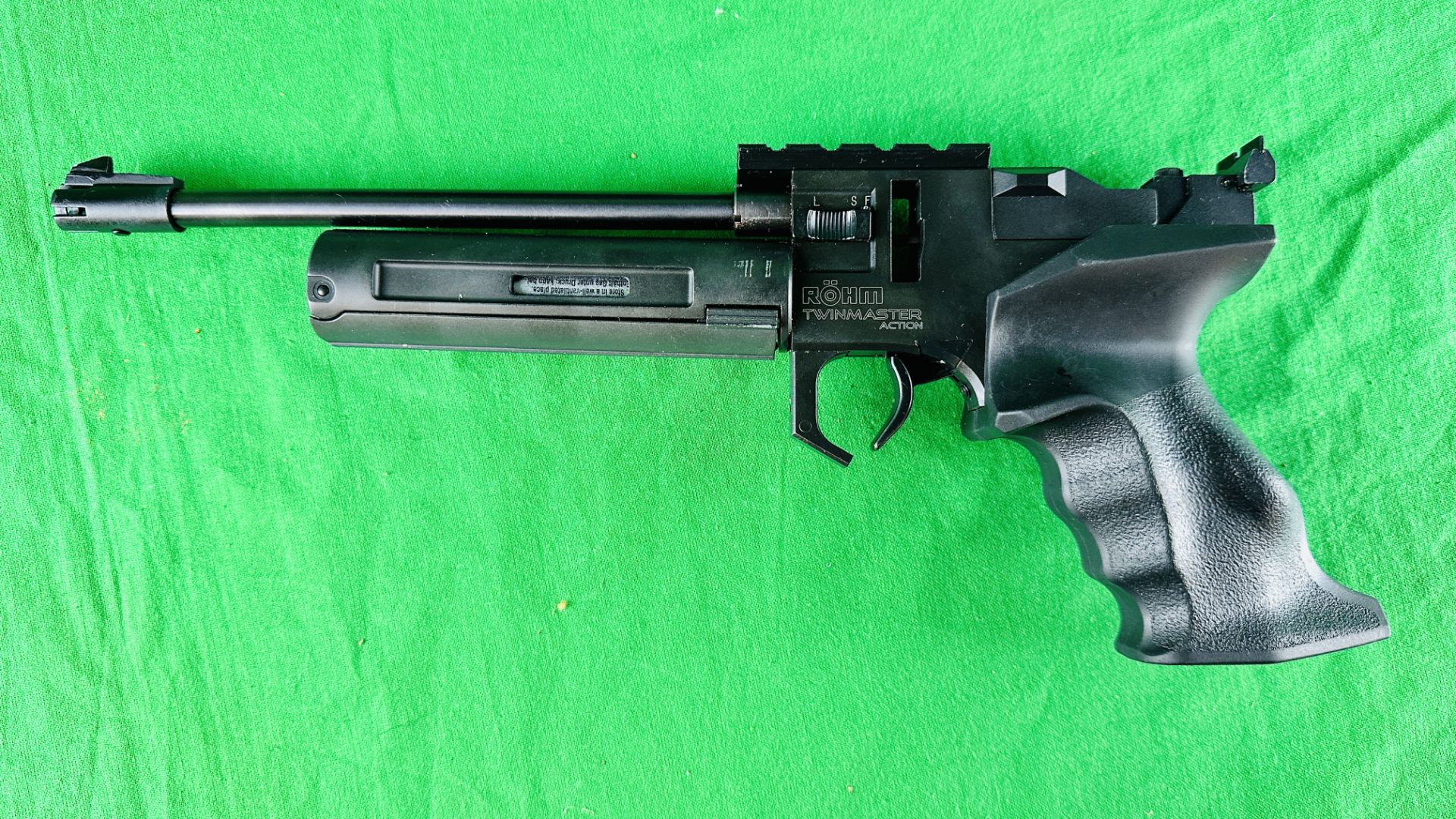 ROHM TWIN MASTER ACTION Co2 AIR PISTOL COMPLETE WITH ONE 8 SHOT MAGAZINE AND A ROHM SILENCER IN - Image 5 of 11