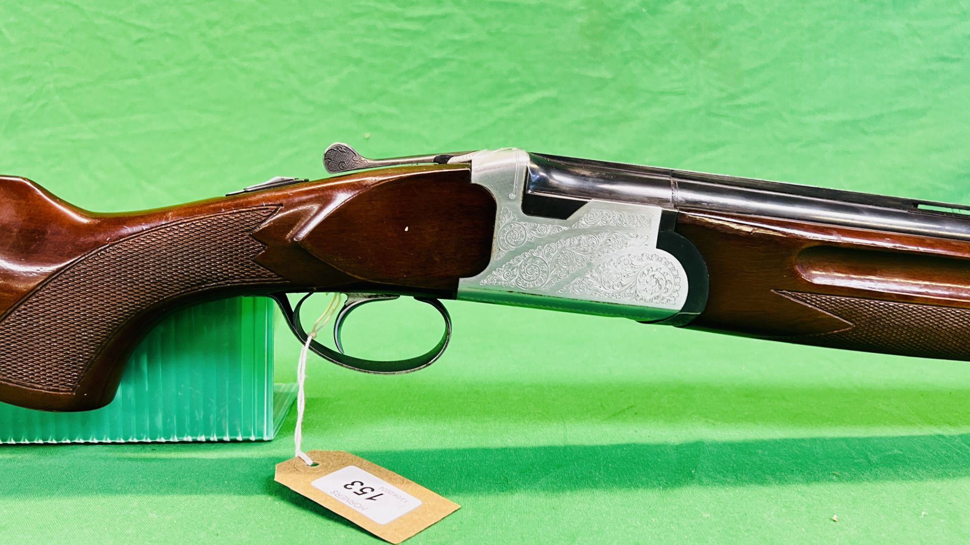 SARASQUETA 12G OVER AND UNDER SHOTGUN, #T2724, 28" MULTI CHOKE BARRELS, - Image 2 of 29