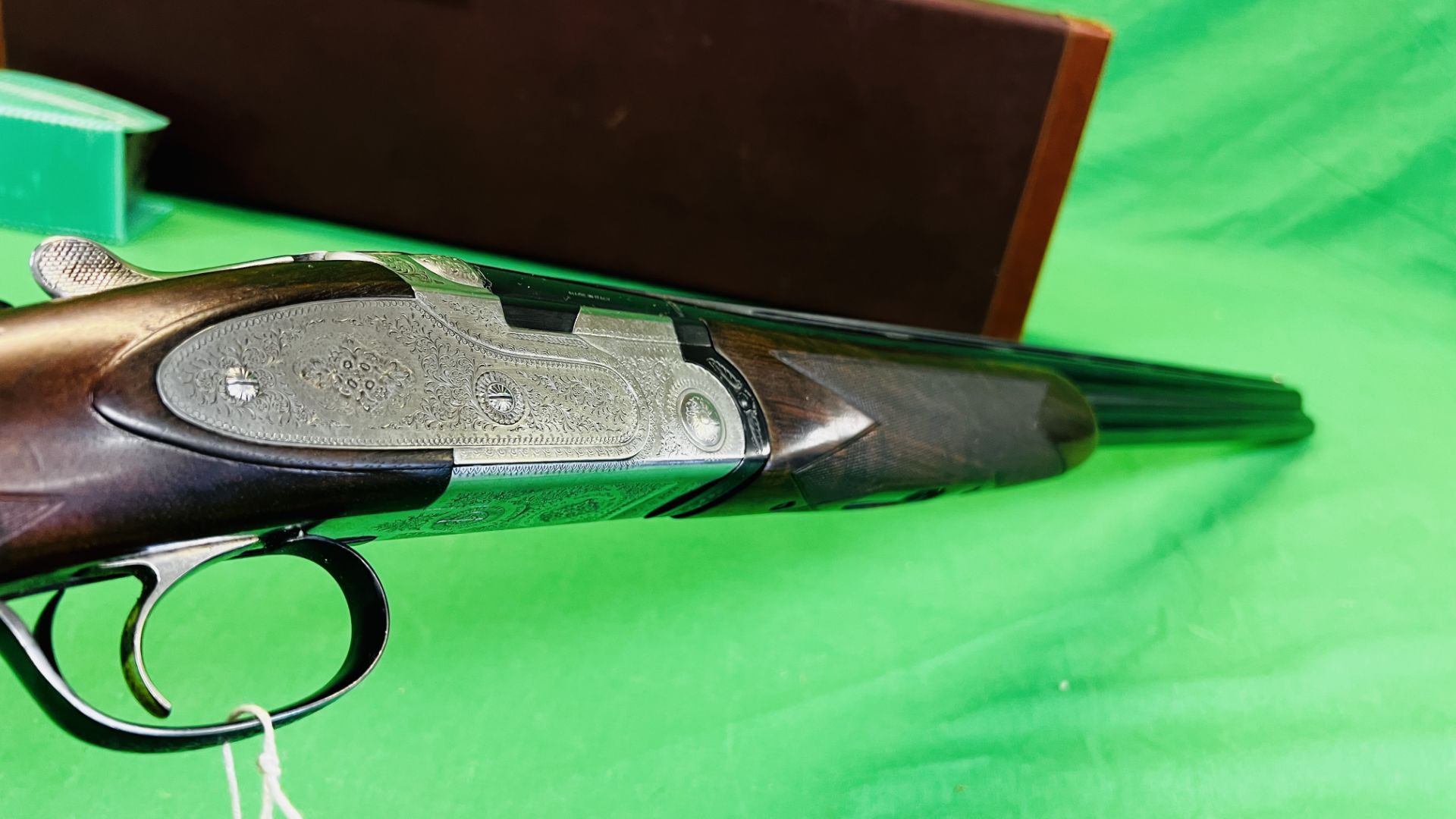 BERETTA 12 BORE OVER AND UNDER SHOTGUN #D48461B, 28" FIXED CHOKE BARRELS, ENGRAVED SIDE PLATE, - Image 17 of 36