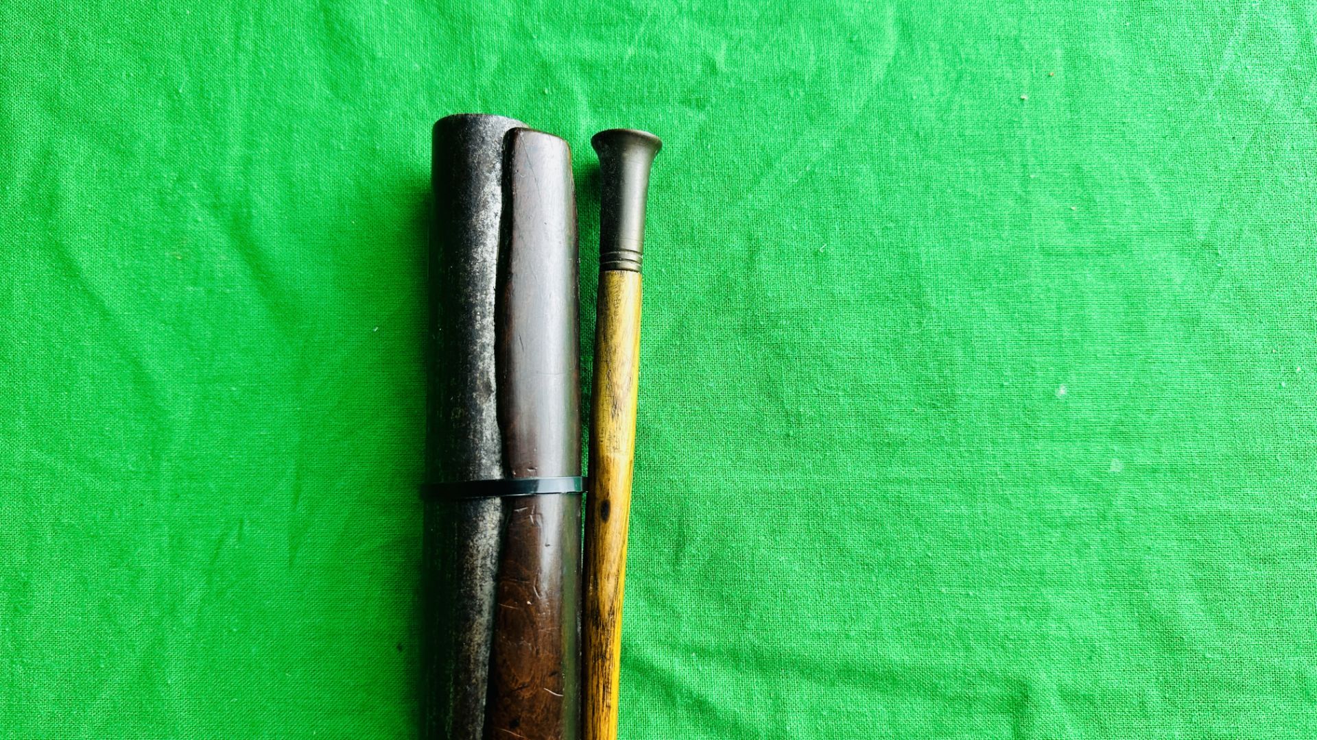 ANTIQUE PERCUSSION CAP MUZZLE LOADING SHOTGUN WITH LOADING ROD -COLLECTORS PIECE, - Image 7 of 18
