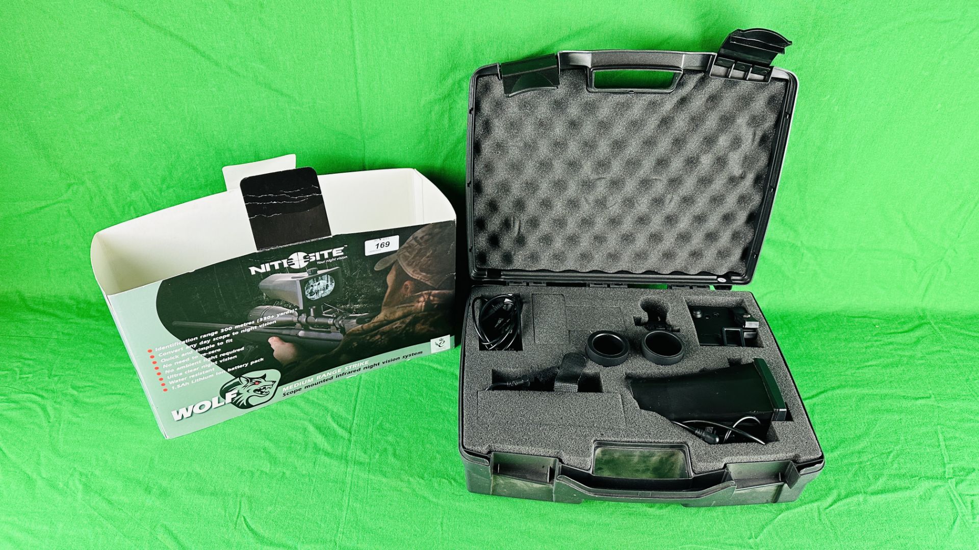 WOLF MEDIUM RANGE STRIKE SCOPE MOUNTED INFRARED NIGHT VISION SYSTEM IN CARRY CASE.