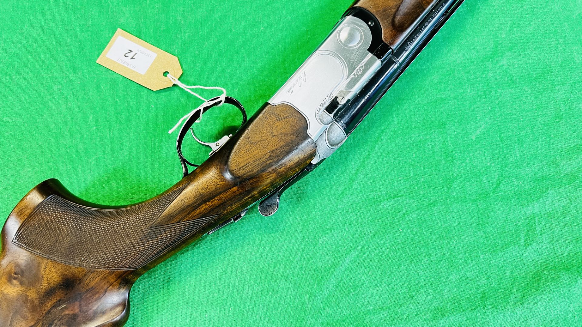 12 BORE BERETTA OVER AND UNDER SHOTGUN #E67165B, - Image 16 of 37