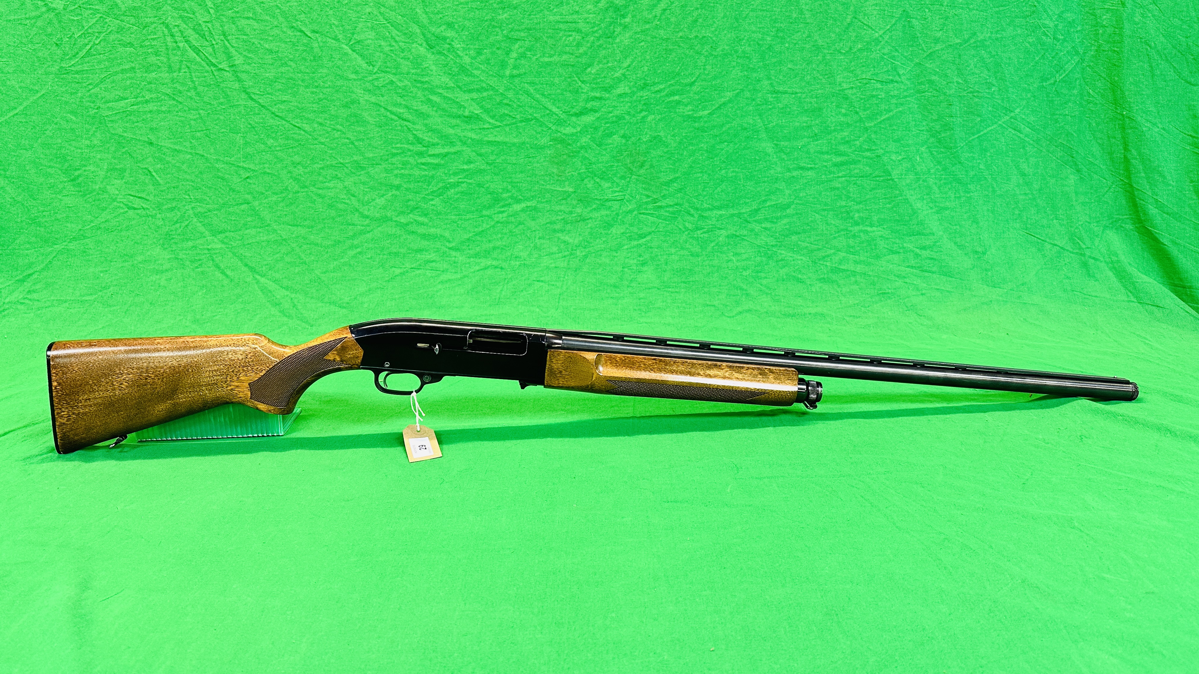 WINCHESTER 12 BORE SEMI AUTO 3 SHOT SHOTGUN #N960458 MULTI CHOKE 28" BARRELS - (REF: 1376) - (ALL