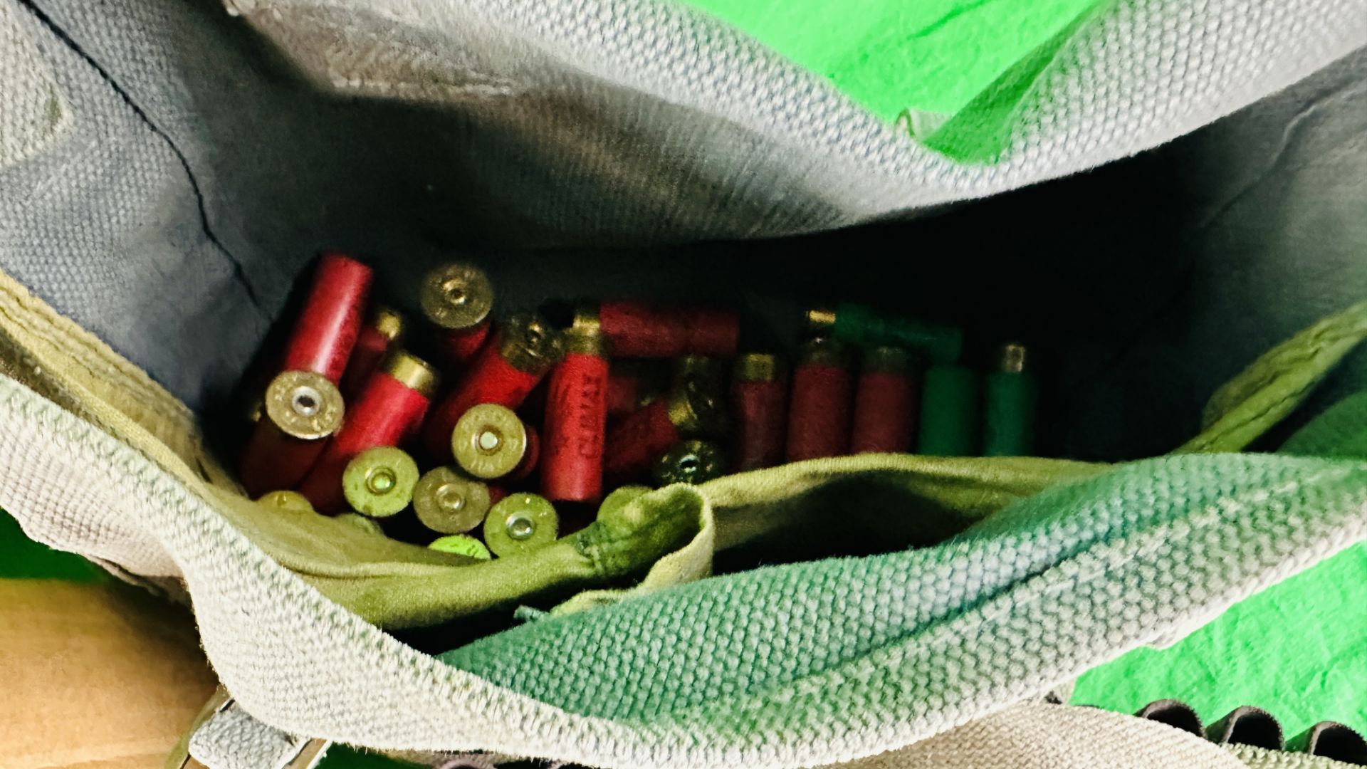 APPROX 214 MIXED 12 GAUGE CARTRIDGES + FERRET ALARM - (TO BE COLLECTED IN PERSON BY LICENCE HOLDER - Image 3 of 5