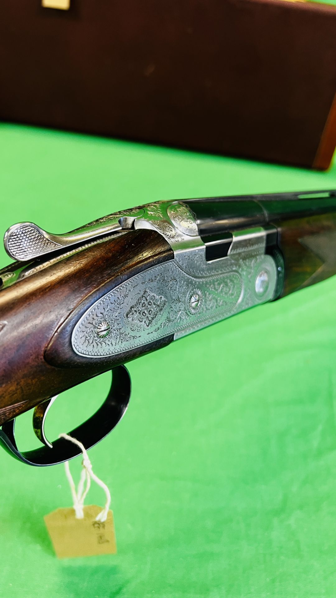 BERETTA 12 BORE OVER AND UNDER SHOTGUN #D48461B, 28" FIXED CHOKE BARRELS, ENGRAVED SIDE PLATE, - Image 15 of 36