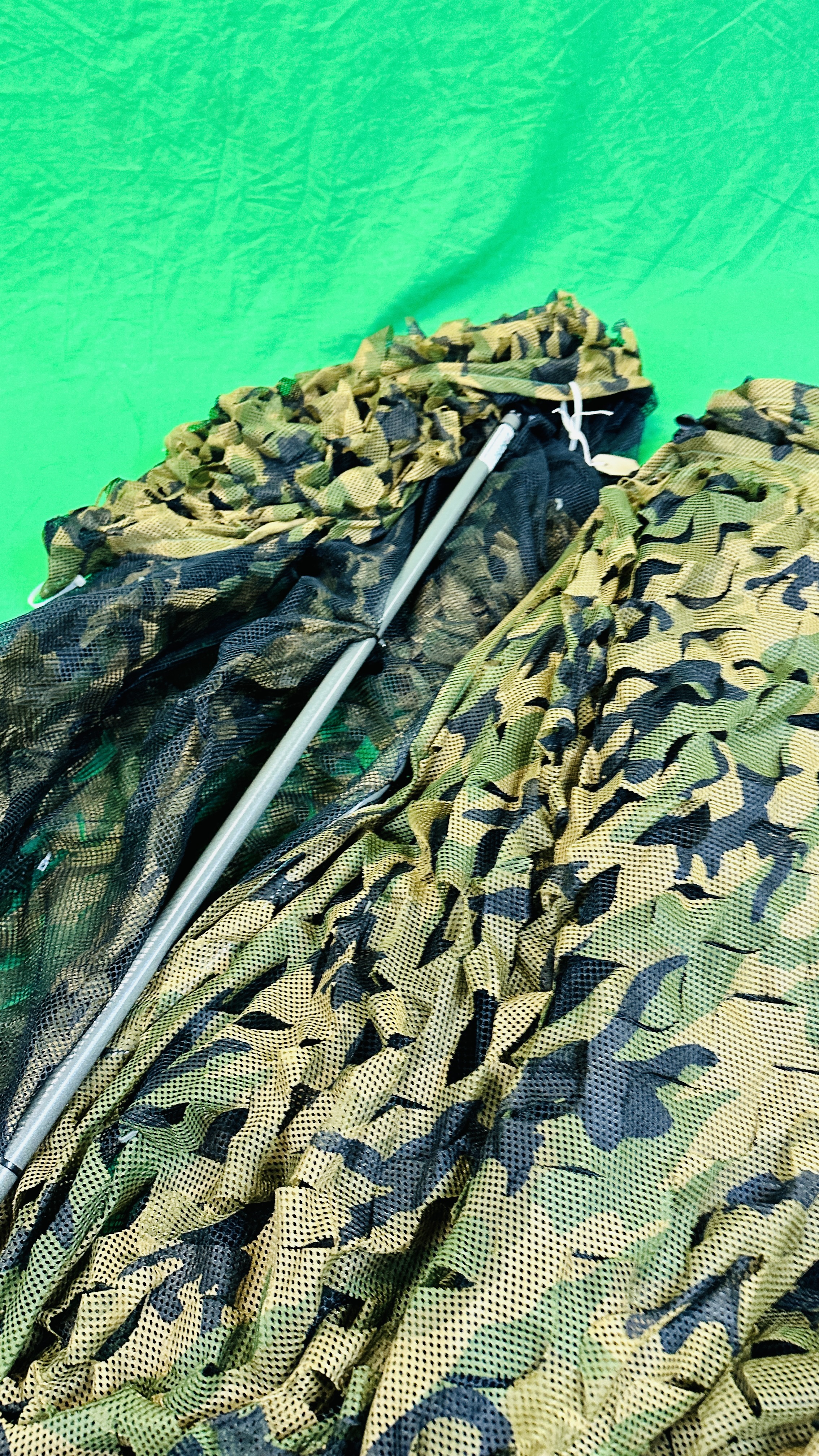 CAMO HIDE NET AND ALUMINIUM POLES. - Image 6 of 6