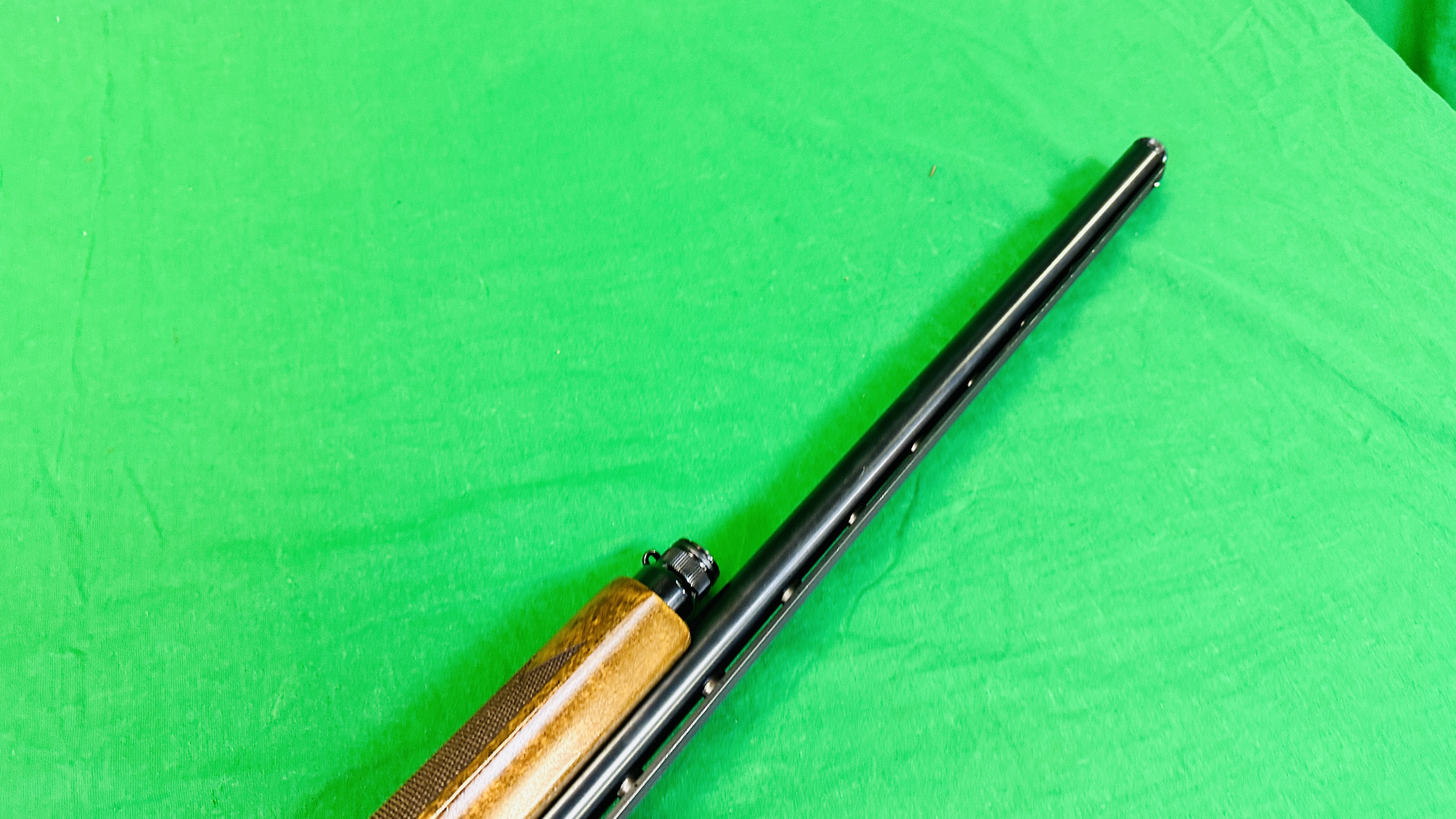 WINCHESTER 12 BORE SEMI AUTO 3 SHOT SHOTGUN #N960458 MULTI CHOKE 28" BARRELS - (REF: 1376) - (ALL - Image 8 of 9