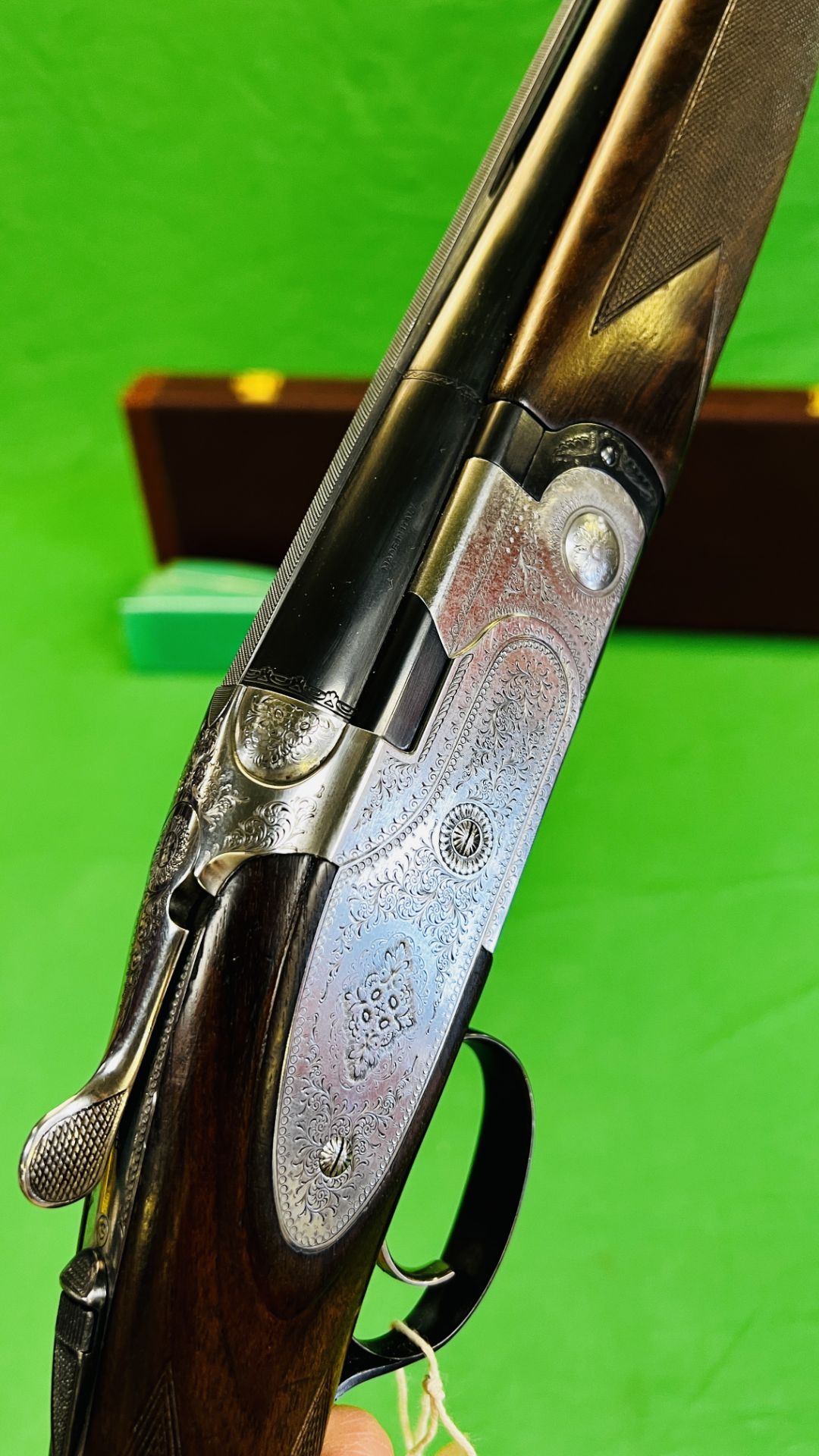 BERETTA 12 BORE OVER AND UNDER SHOTGUN #D48461B, 28" FIXED CHOKE BARRELS, ENGRAVED SIDE PLATE, - Image 30 of 36