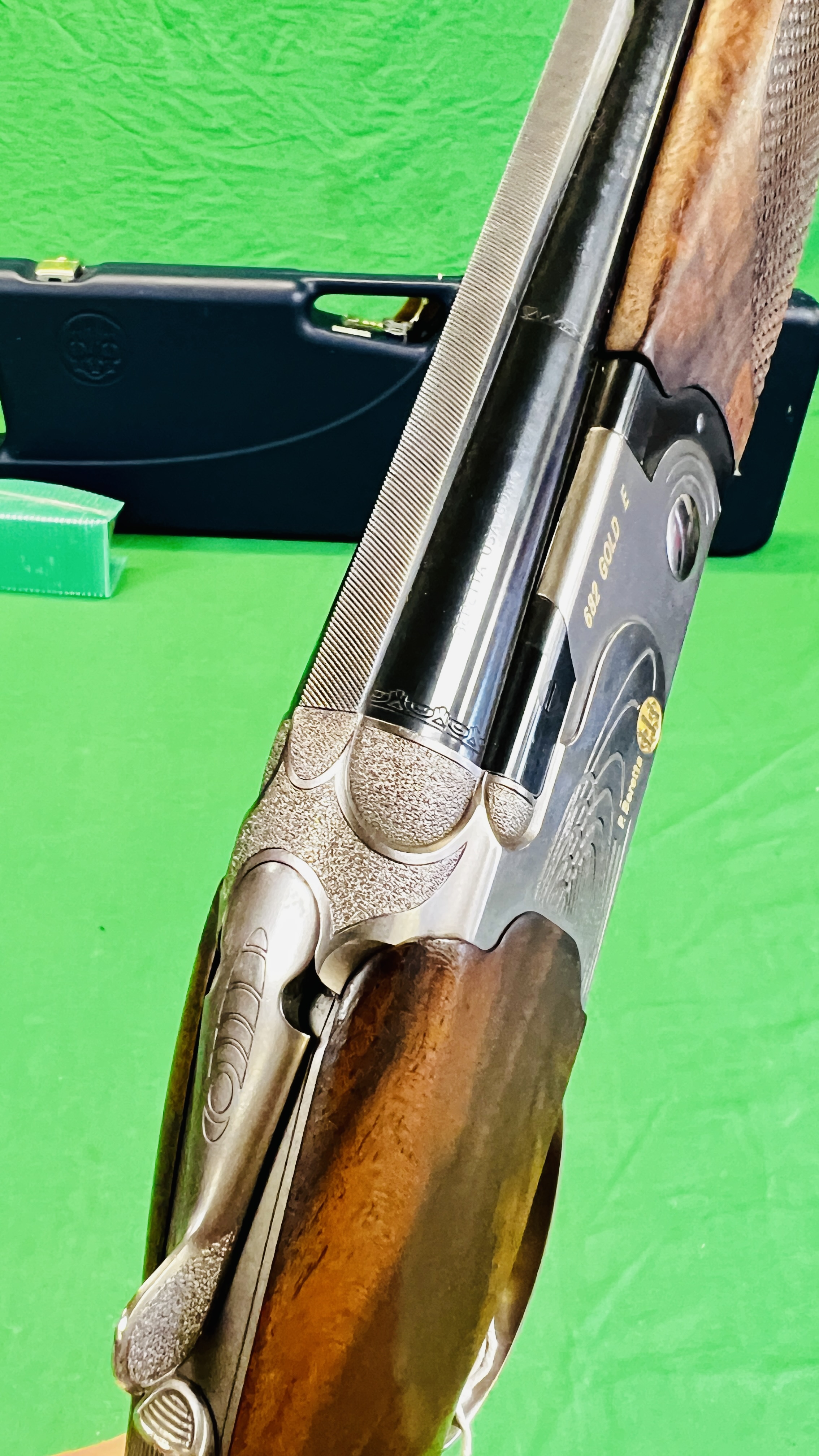 BERETTA 12 BORE OVER AND UNDER SHOTGUN 682 GOLD E, #P0120513, 30" MULTI CHOKE BARRELS, - Image 11 of 38