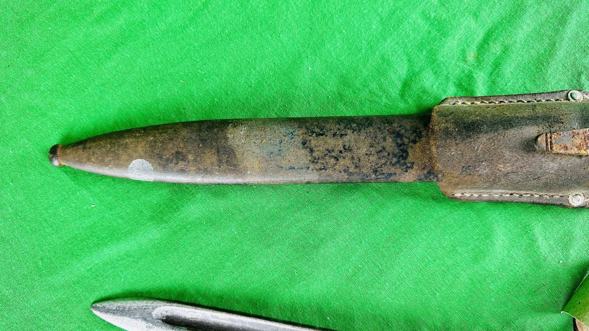 WWI SIMPSON & CO BAYONET WITH SCABBARD AND LEATHER FROG - NO POSTAGE OR PACKING AVAILABLE. - Image 11 of 14