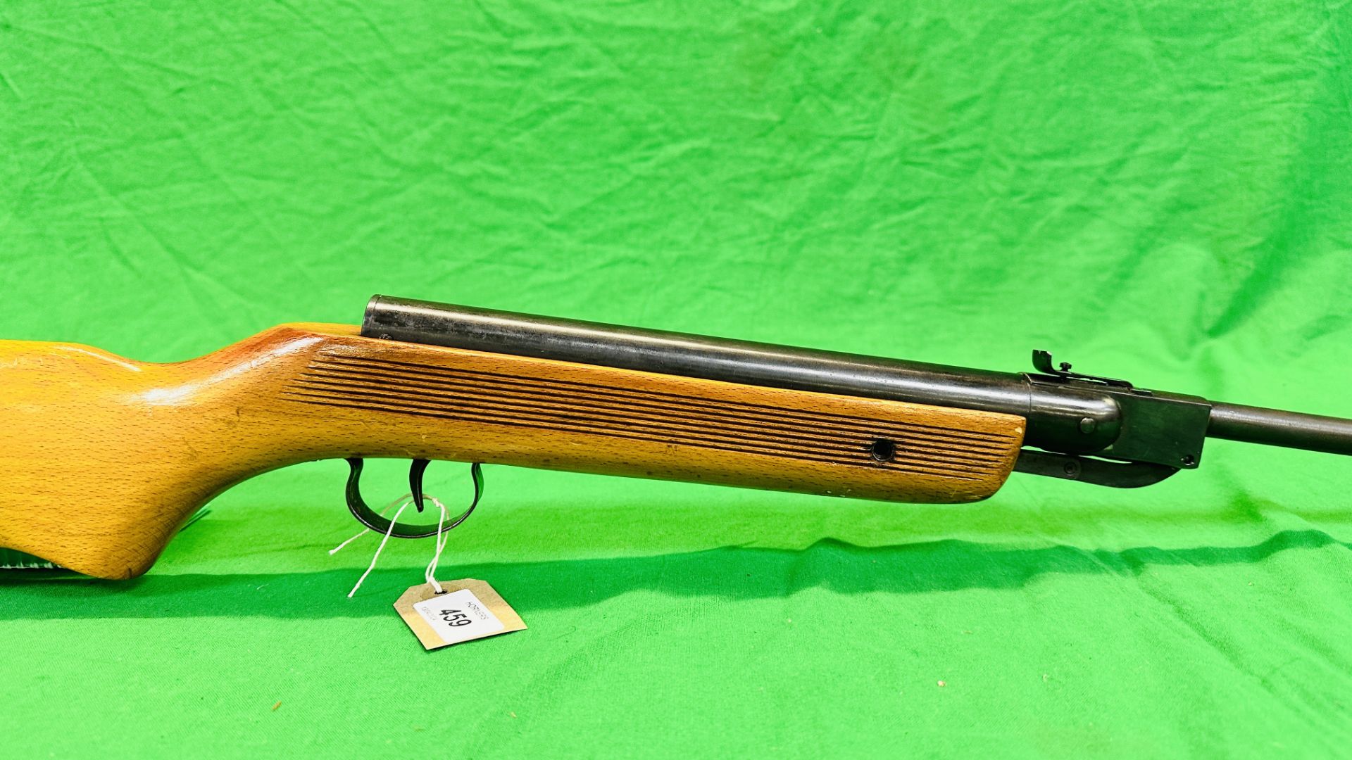 A VINTAGE JELLY .22 CALIBRE BREAK BARREL AIR RIFLE A/F CONDITION ALONG WITH SMK . - Image 3 of 14