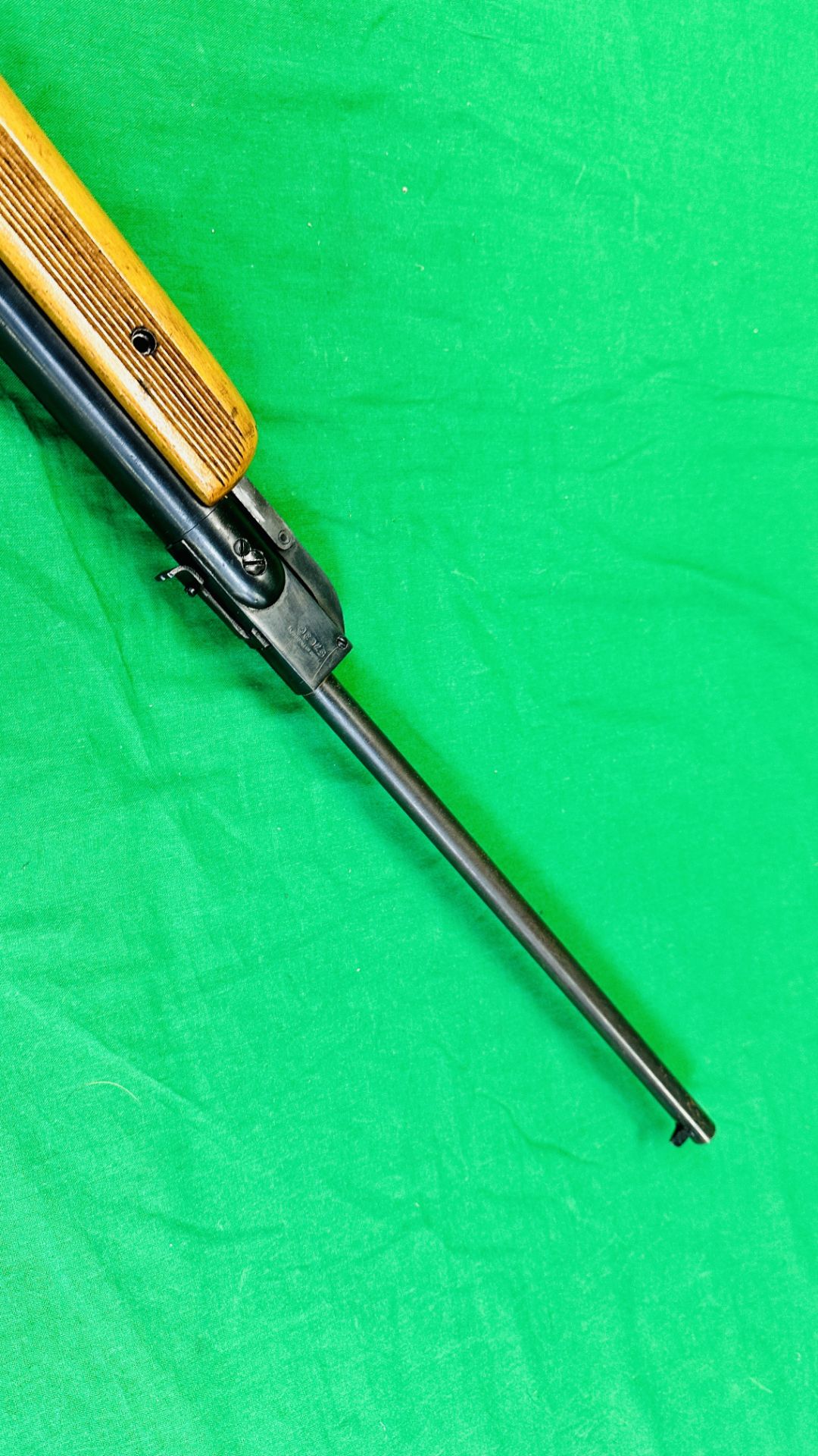 A VINTAGE JELLY .22 CALIBRE BREAK BARREL AIR RIFLE A/F CONDITION ALONG WITH SMK . - Image 8 of 14