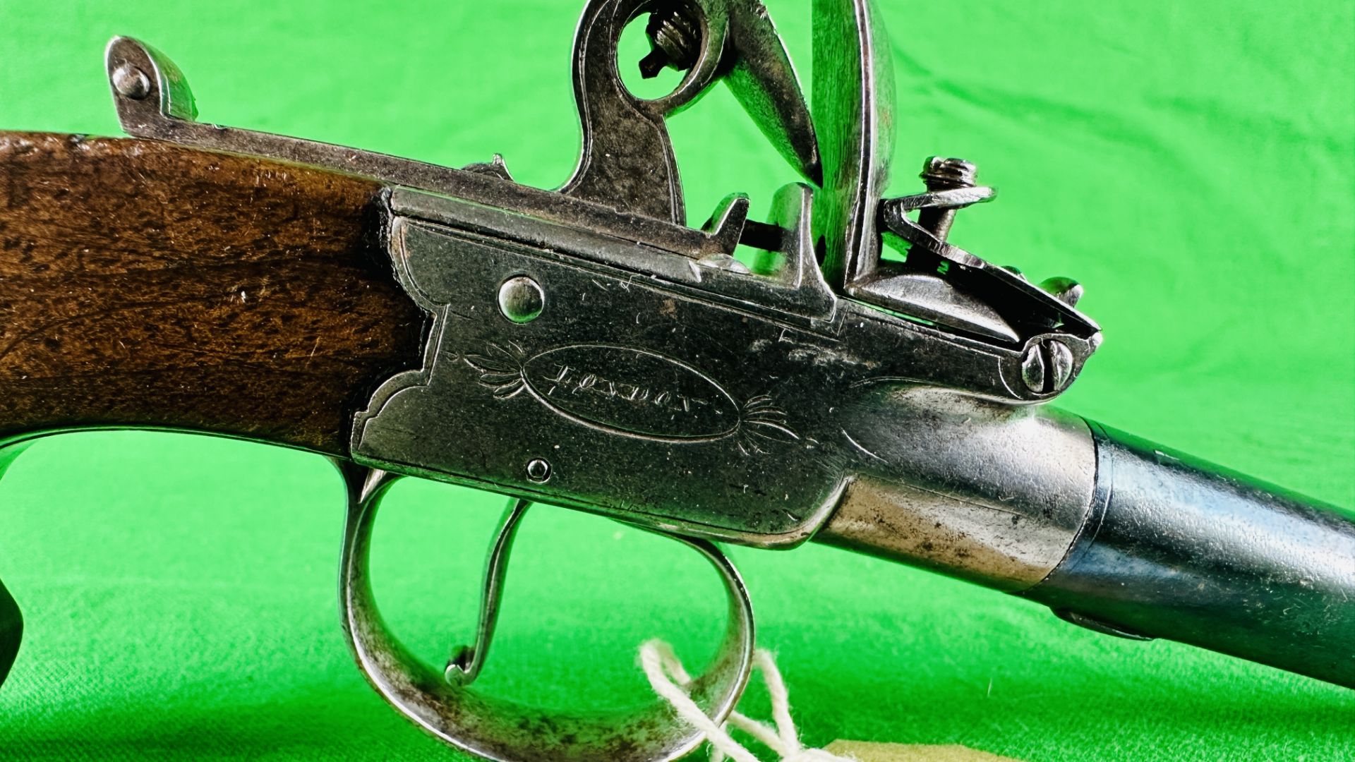 A GOOD QUALITY ENGLISH ANTIQUE SPENCER OF LONDON FLINTLOCK PISTOL WITH DETACHABLE BARREL, - Image 2 of 13