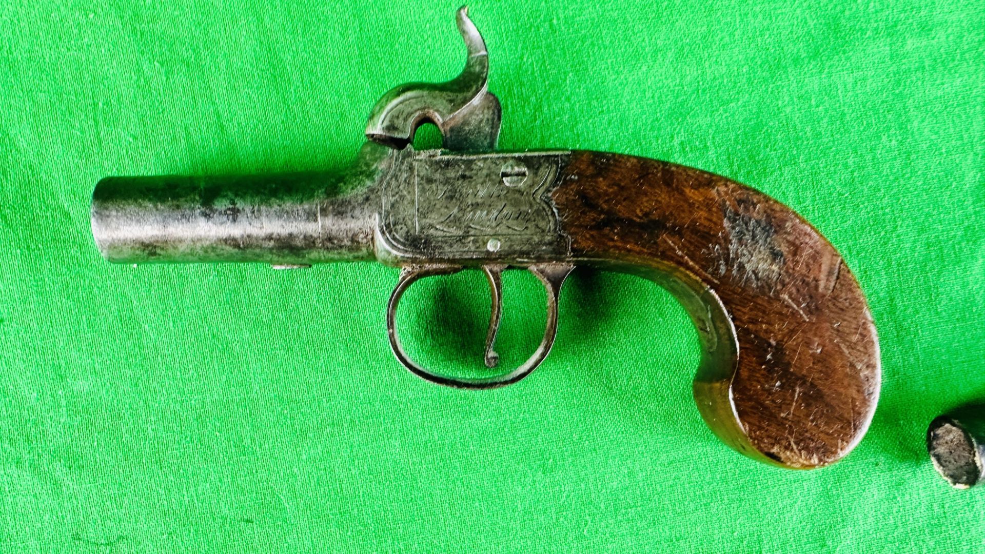 3 ANTIQUE PISTOLS TO INCLUDE ENGLISH MAKE PERCUSSION & ARCHER LONDON FLINT LOCK - (ALL GUNS TO BE - Image 5 of 7