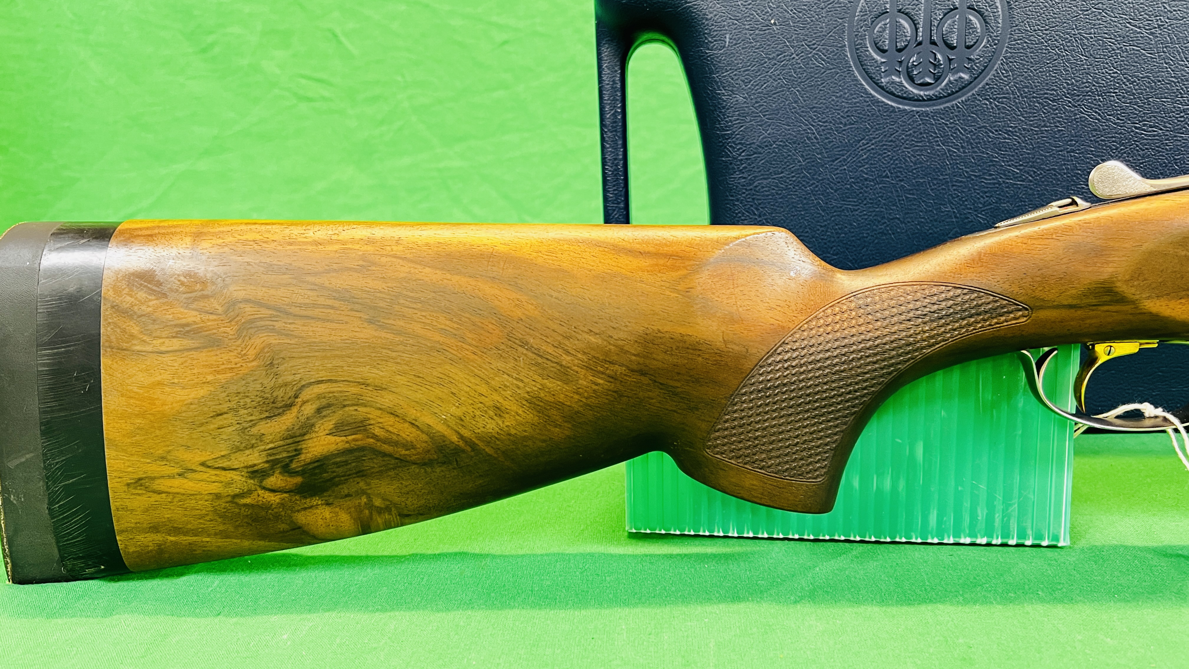 BERETTA 12 BORE OVER AND UNDER SHOTGUN 682 GOLD E, #P0120513, 30" MULTI CHOKE BARRELS, - Image 3 of 38