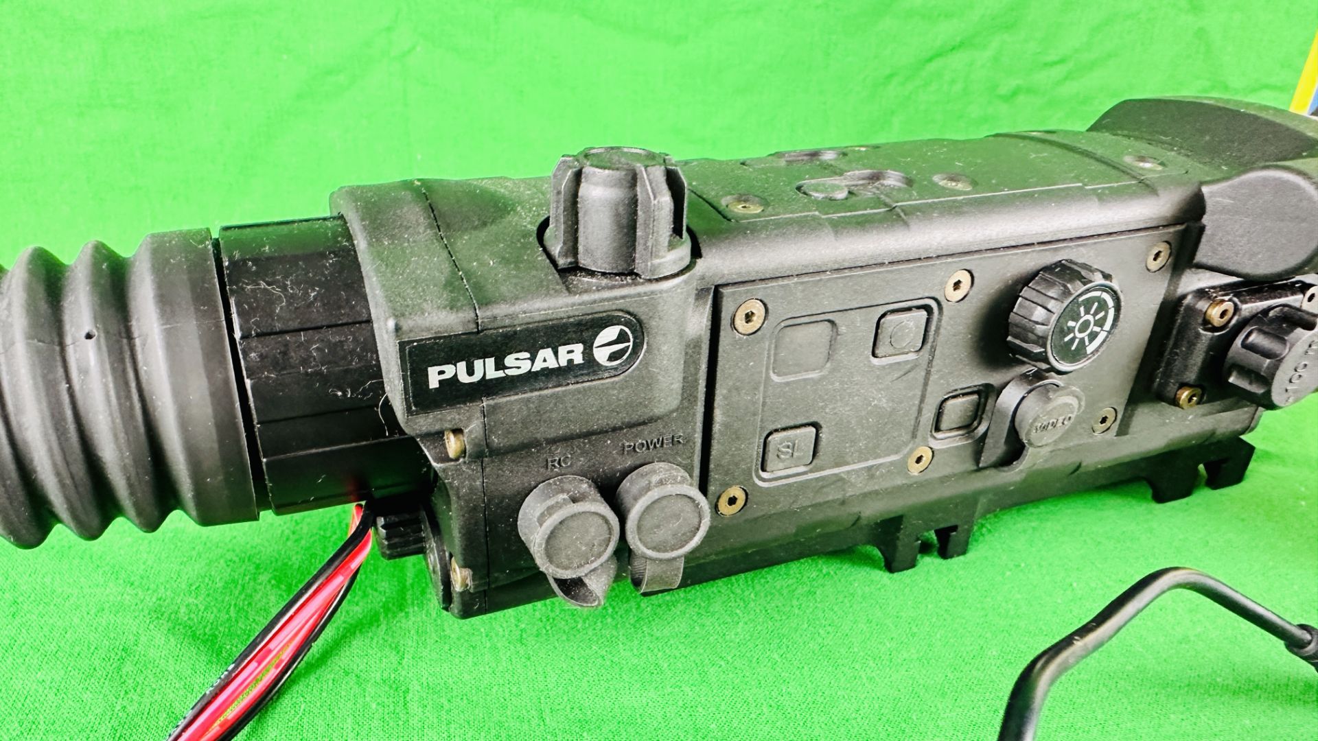 PULSAR DIGISIGHT RIFLE SCOPE, N550, BATTERY, CHARGER, PULSAR IR FLASHLIGHT L-808 - UNTESTED, - Image 4 of 10