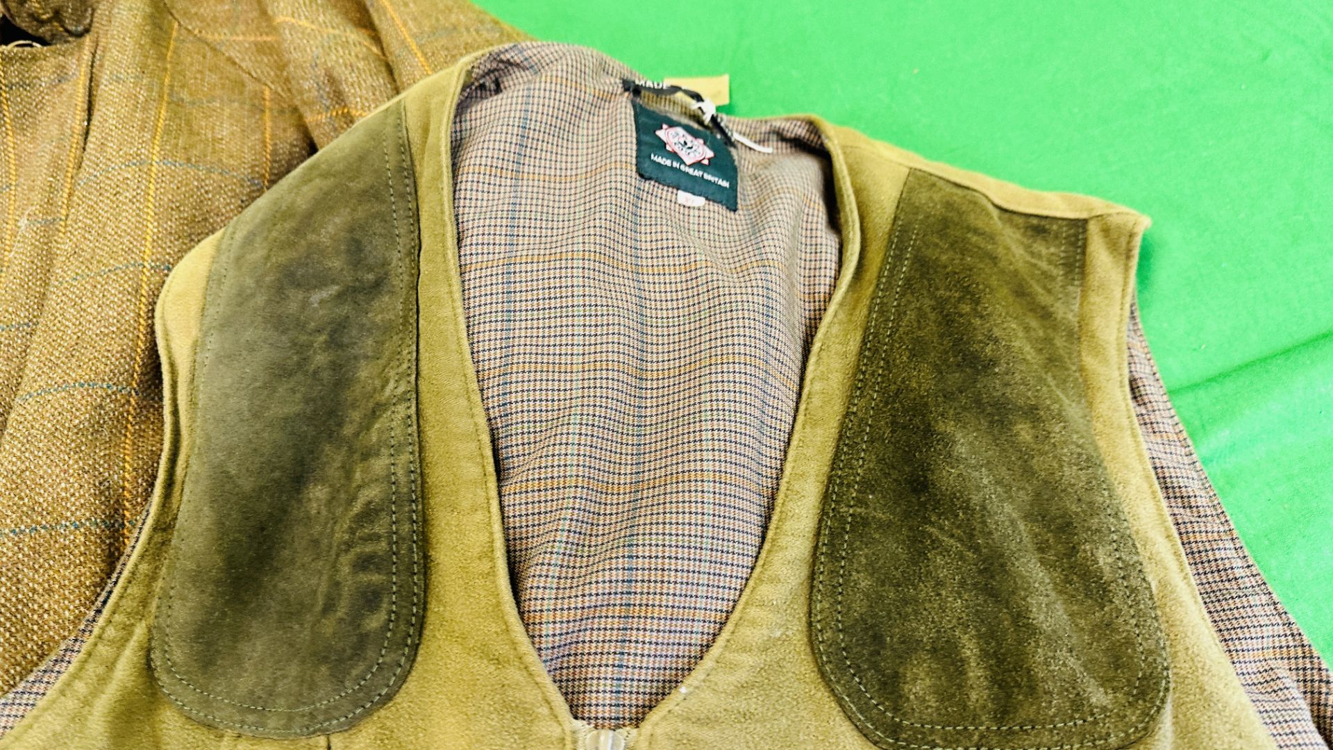 3 PIECES OF SHOOTING CLOTHING TO INCLUDE GRASS ROOTS MOLE SKIN WAISTCOAT, - Image 6 of 13