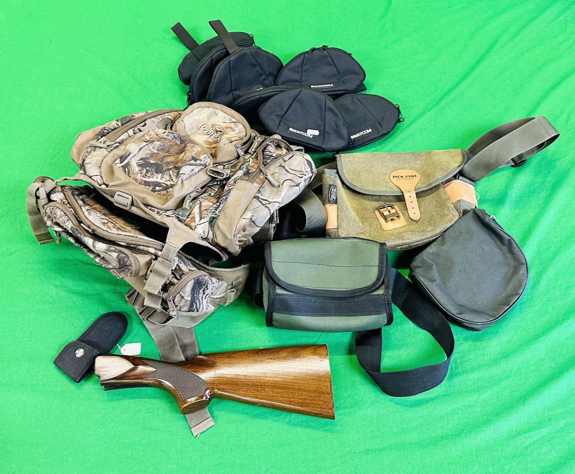 APPROXIMATELY 11 BAGS TO INCLUDE JACK PYKE CARTRIDGE BAG, REDHEAD CAMOUFLAGE BACK PACK,