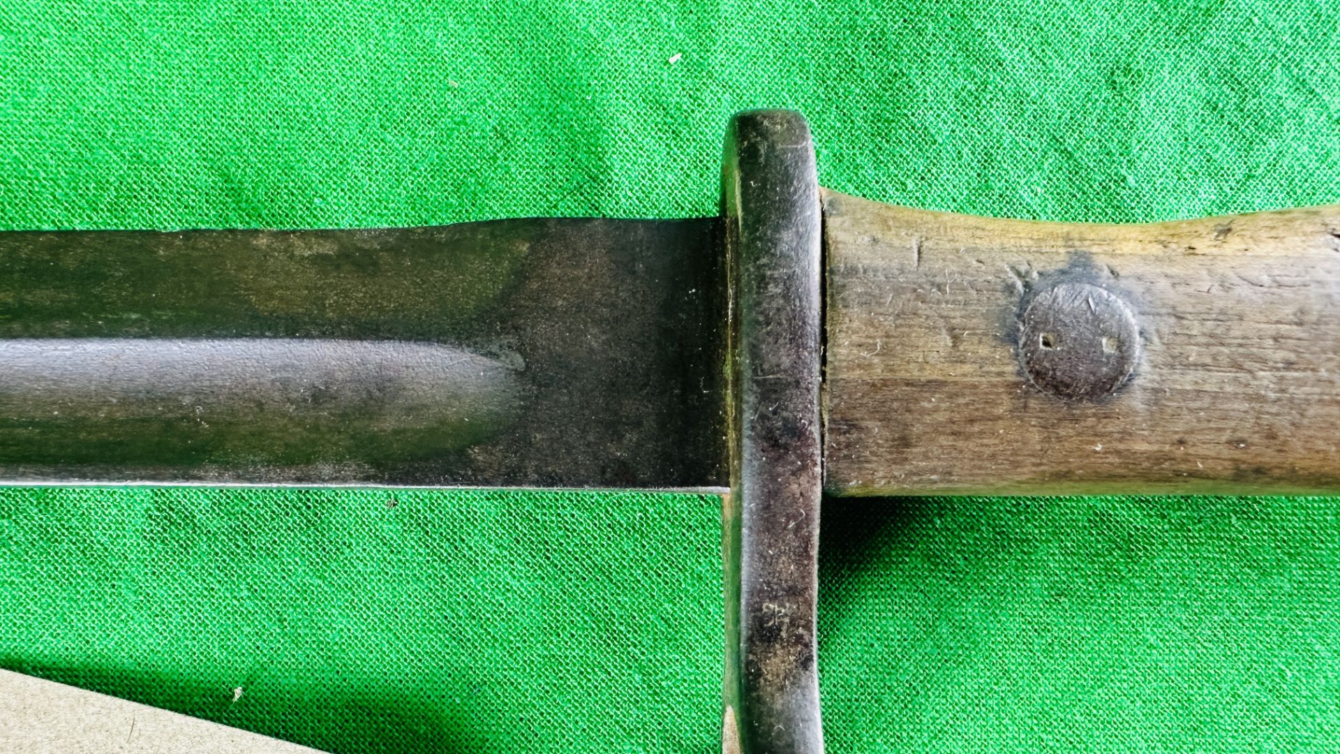 WWI SIMPSON & CO BAYONET WITH SCABBARD AND LEATHER FROG - NO POSTAGE OR PACKING AVAILABLE. - Image 3 of 14
