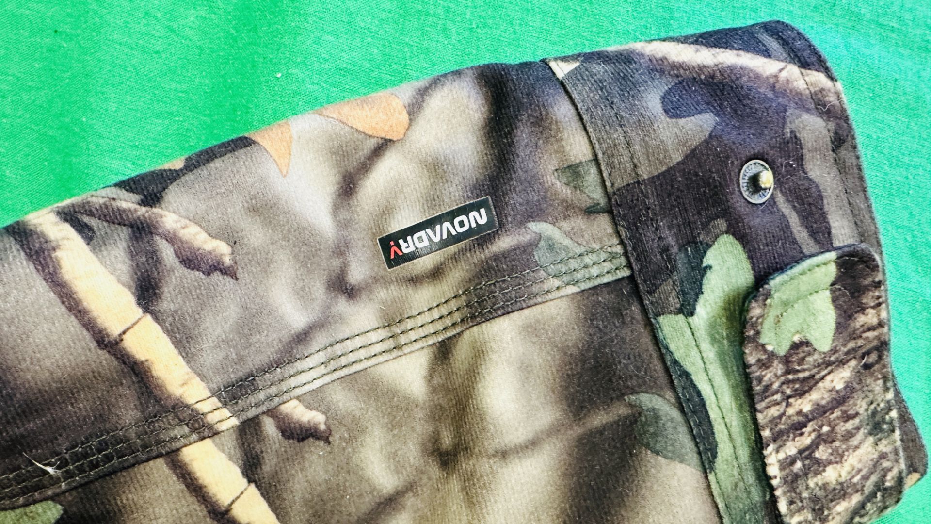 A SOLOGNAC XXL 3 IN 1 CAMOUFLAGE SHOOTING COAT ALONG WITH A PAIR OF MERGER XL CAMOUFLAGE TROUSERS - Bild 16 aus 23