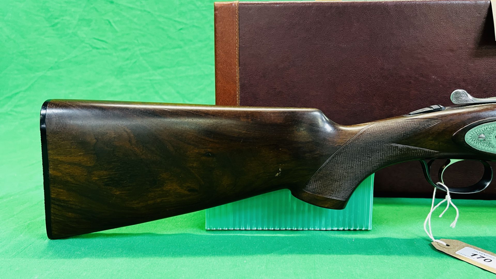 BERETTA 12 BORE OVER AND UNDER SHOTGUN #D48461B, 28" FIXED CHOKE BARRELS, ENGRAVED SIDE PLATE, - Image 7 of 36