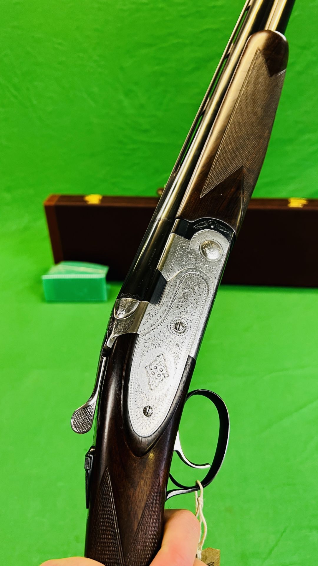 BERETTA 12 BORE OVER AND UNDER SHOTGUN #D48461B, 28" FIXED CHOKE BARRELS, ENGRAVED SIDE PLATE, - Image 31 of 36