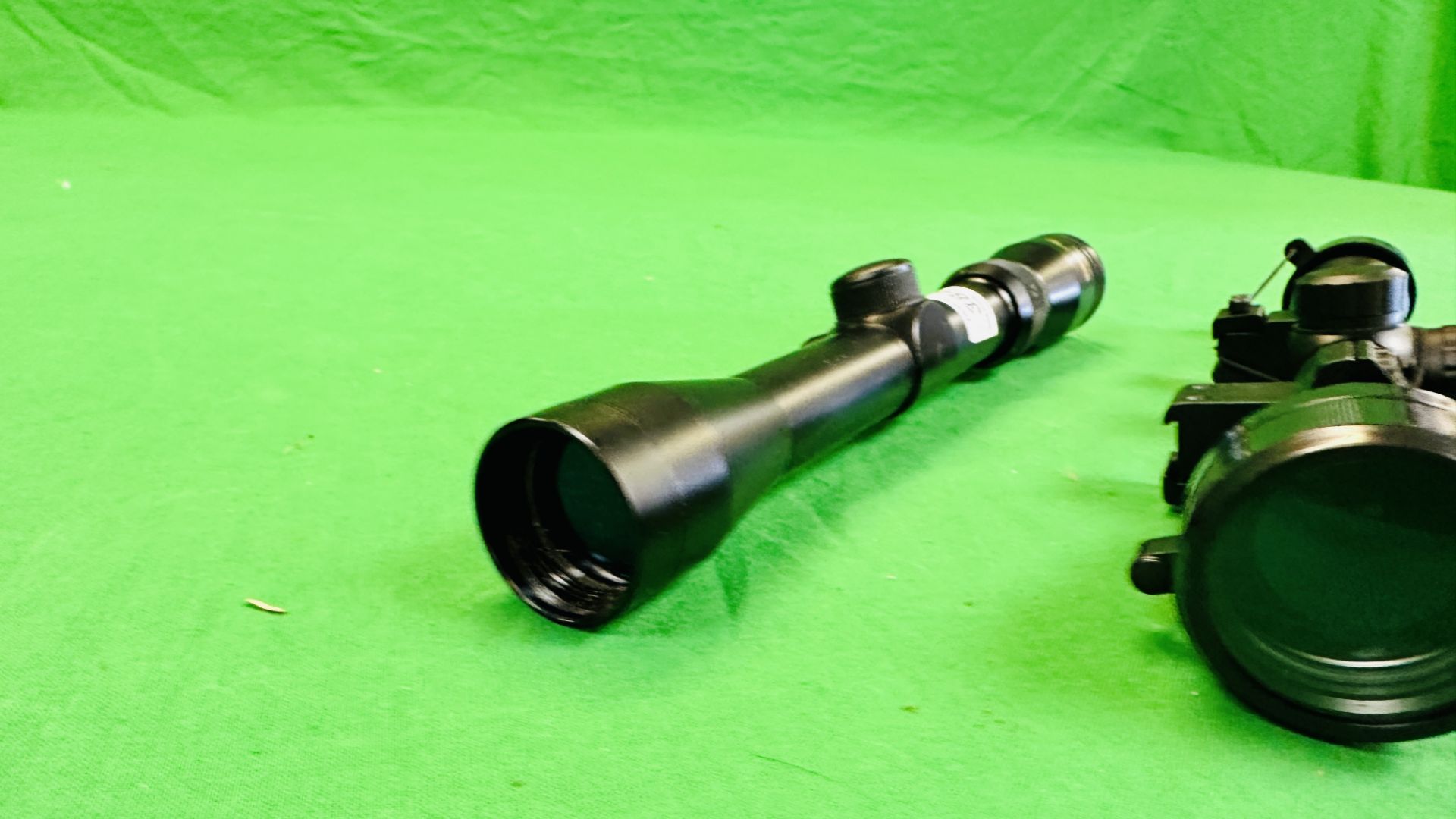 TWO AIR RIFLE SCOPES TO INCLUDE GAMO 3-9X32 AND ANOTHER UNMARKED 4X40 SCOPE. - Image 7 of 8