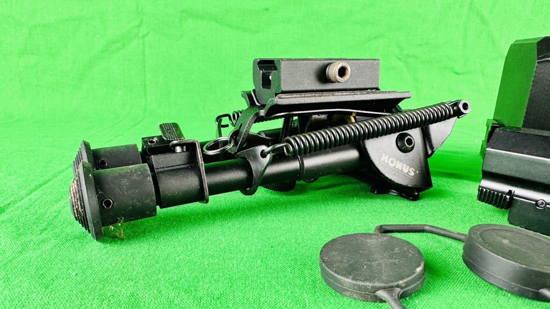 2X40RD, RED DOT SCOPE, BI-POD, VAST FIRE RED LIGHT TORCH, HAWKE RED DOT SCOPE AND RIFLE HOLDER. - Image 4 of 7