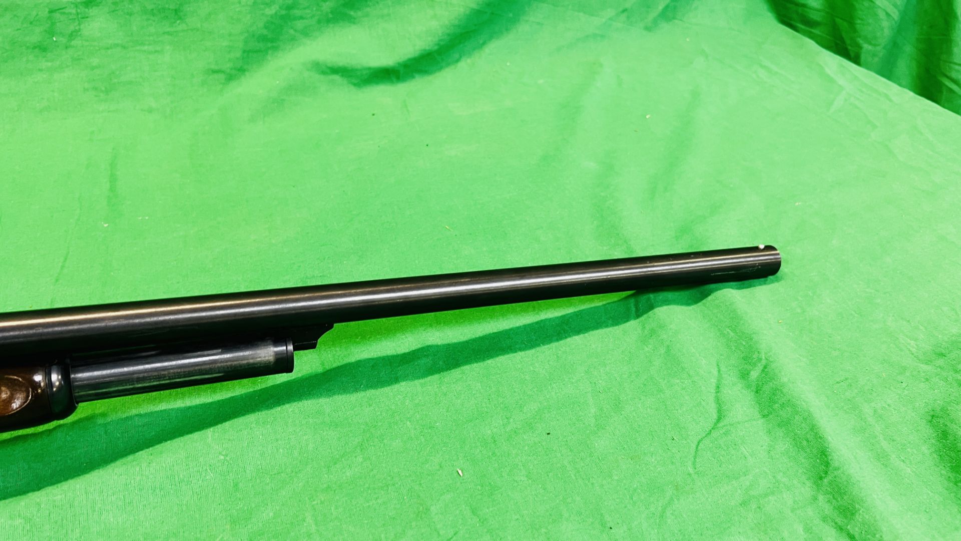 STEVENS 12 BORE PUMP ACTION SHOTGUN (3 SHOT) #D417603 - (REF: 1425) - (ALL GUNS TO BE INSPECTED AND - Image 6 of 10