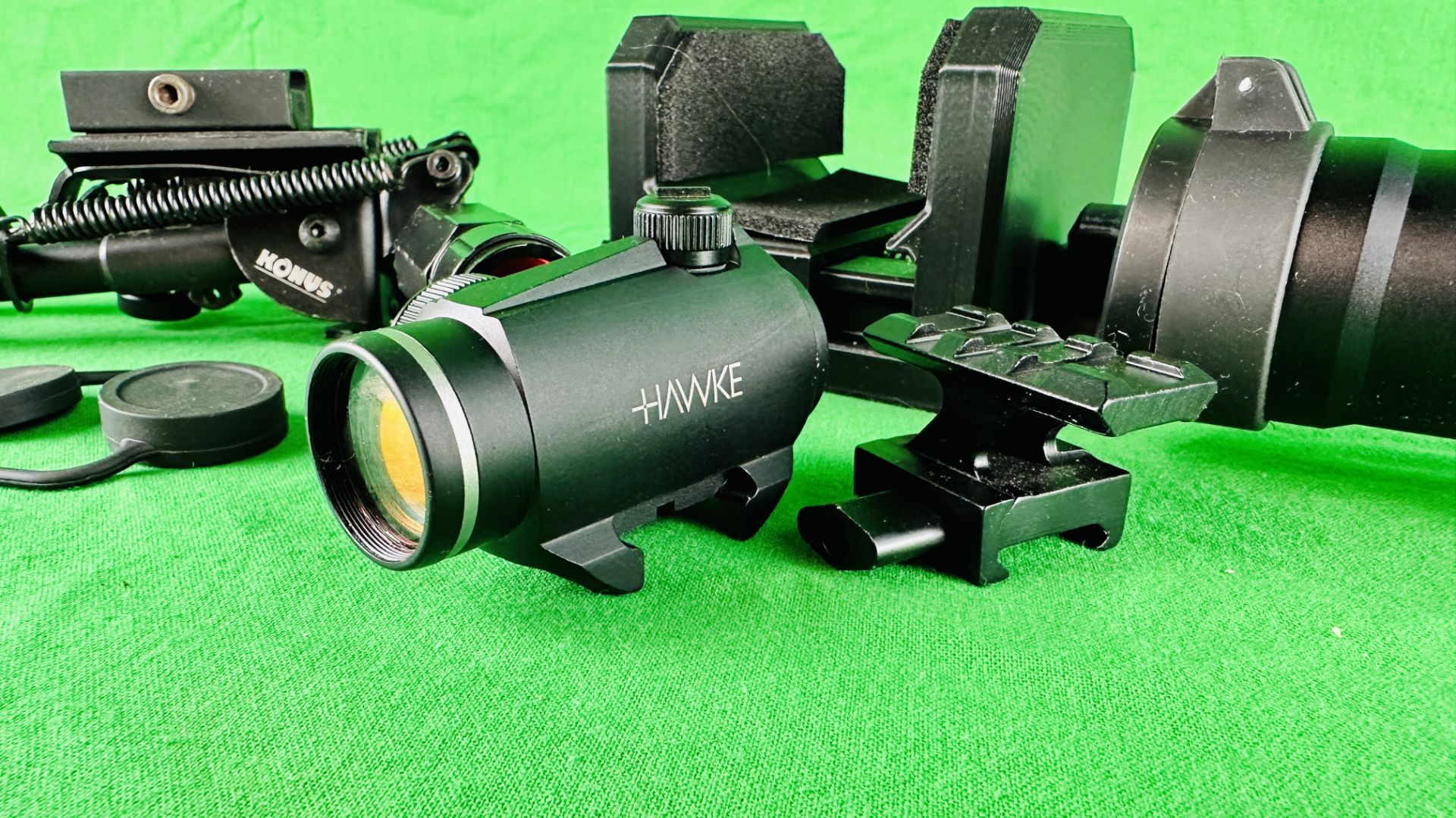 2X40RD, RED DOT SCOPE, BI-POD, VAST FIRE RED LIGHT TORCH, HAWKE RED DOT SCOPE AND RIFLE HOLDER. - Image 3 of 7