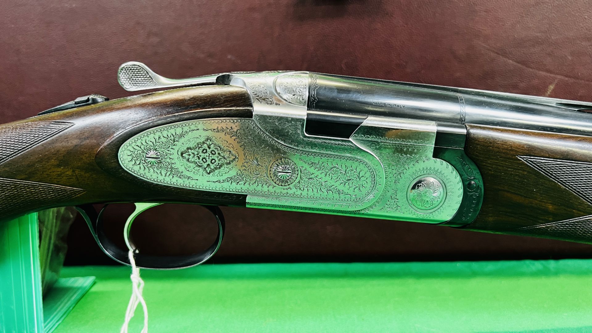 BERETTA 12 BORE OVER AND UNDER SHOTGUN #D48461B, 28" FIXED CHOKE BARRELS, ENGRAVED SIDE PLATE, - Image 3 of 36