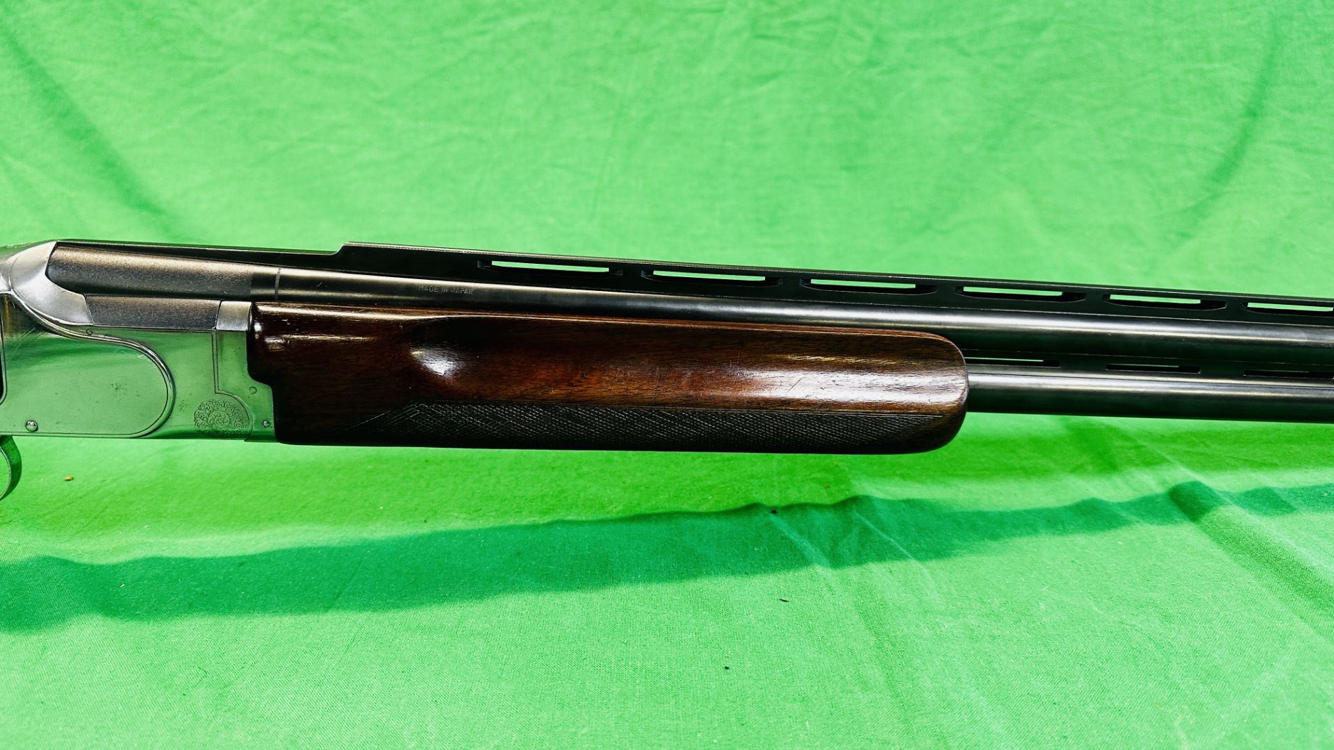 WINCHESTER MODEL 8500 TRAP 12 GAUGE OVER AND UNDER SHOTGUN 32 INCH MULTI CHOKE BARRELS WITH SET OF - Image 6 of 20