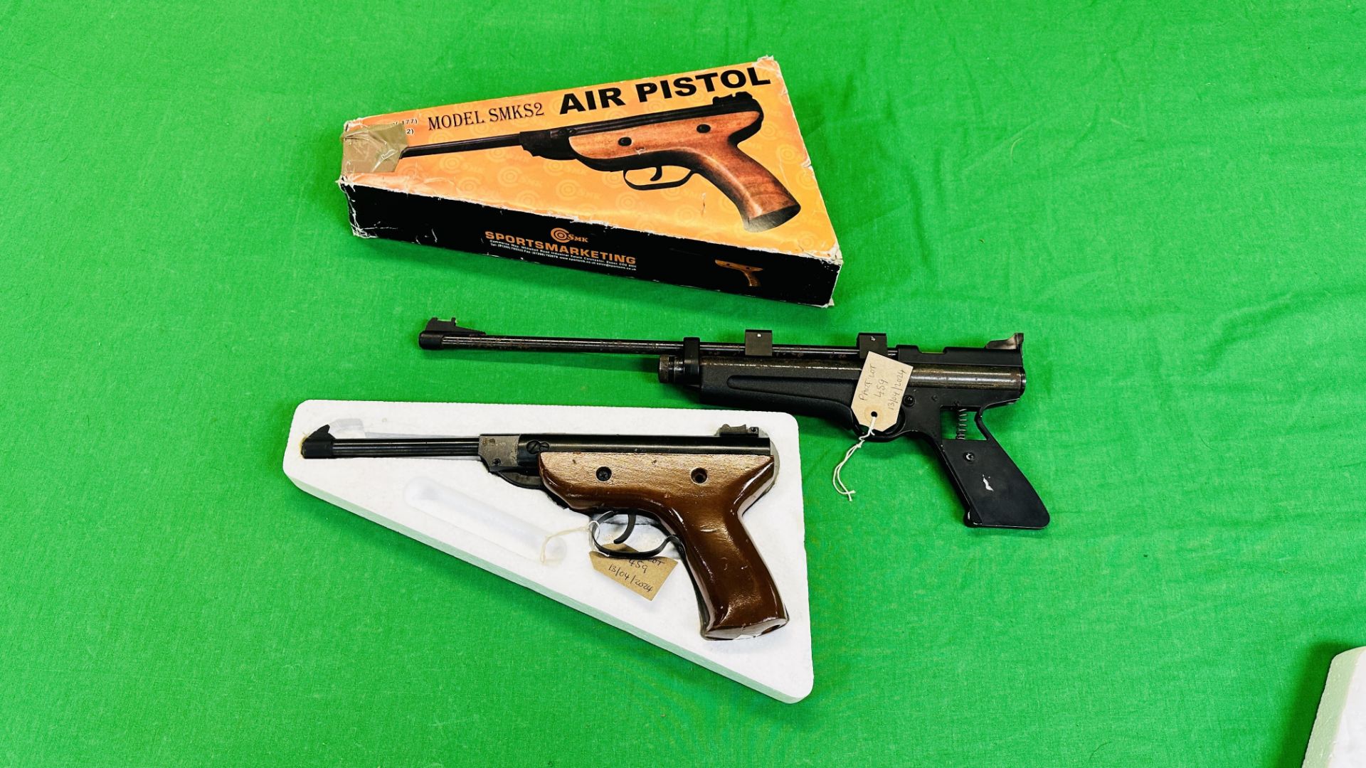 A VINTAGE JELLY .22 CALIBRE BREAK BARREL AIR RIFLE A/F CONDITION ALONG WITH SMK . - Image 9 of 14