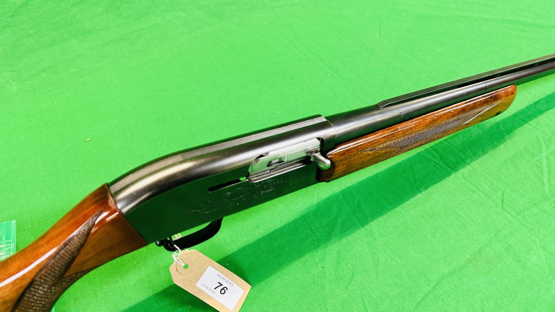 FABRIQUE 12 BORE SELF LOADING TWO SHOT SHOTGUN MODEL "DOUBLE TWO" #C23651 29 INCH BARREL VENTILATED - Image 6 of 15