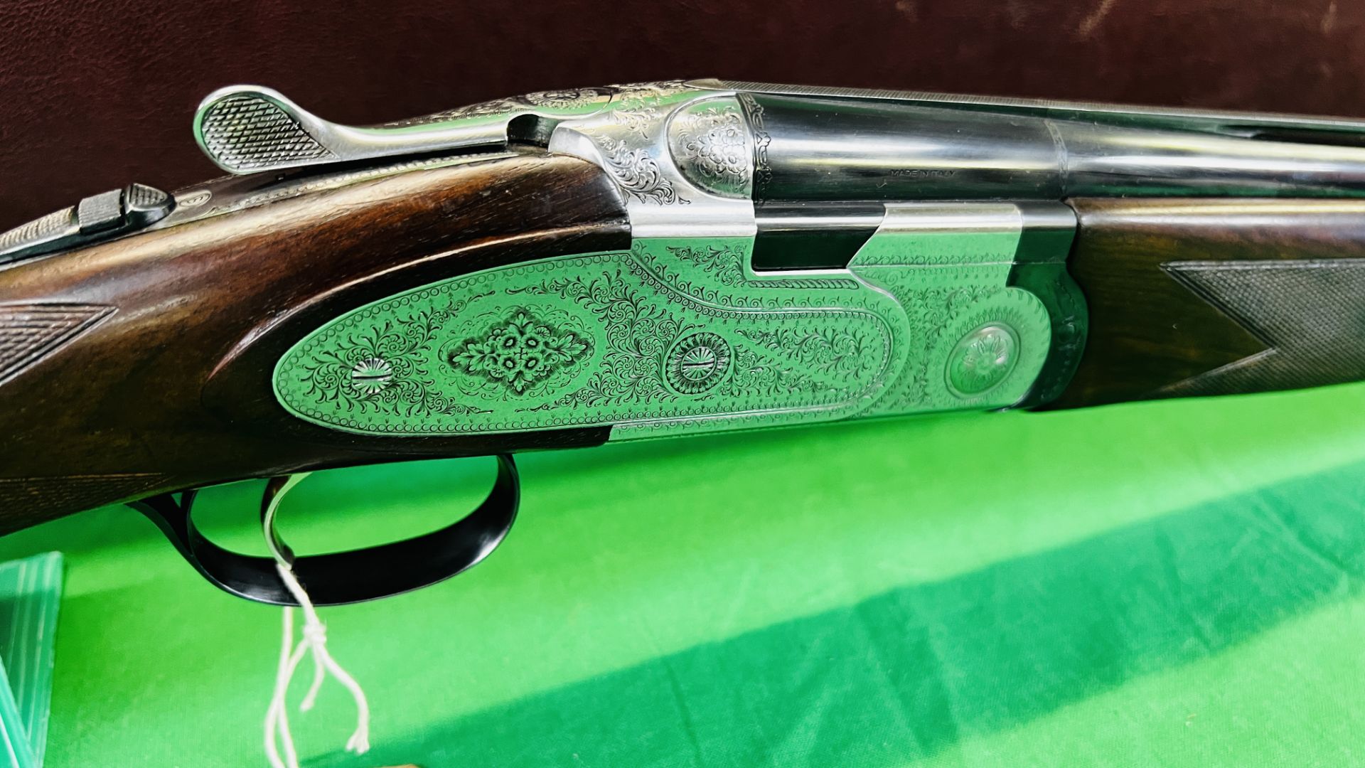 BERETTA 12 BORE OVER AND UNDER SHOTGUN #D48461B, 28" FIXED CHOKE BARRELS, ENGRAVED SIDE PLATE, - Image 4 of 36