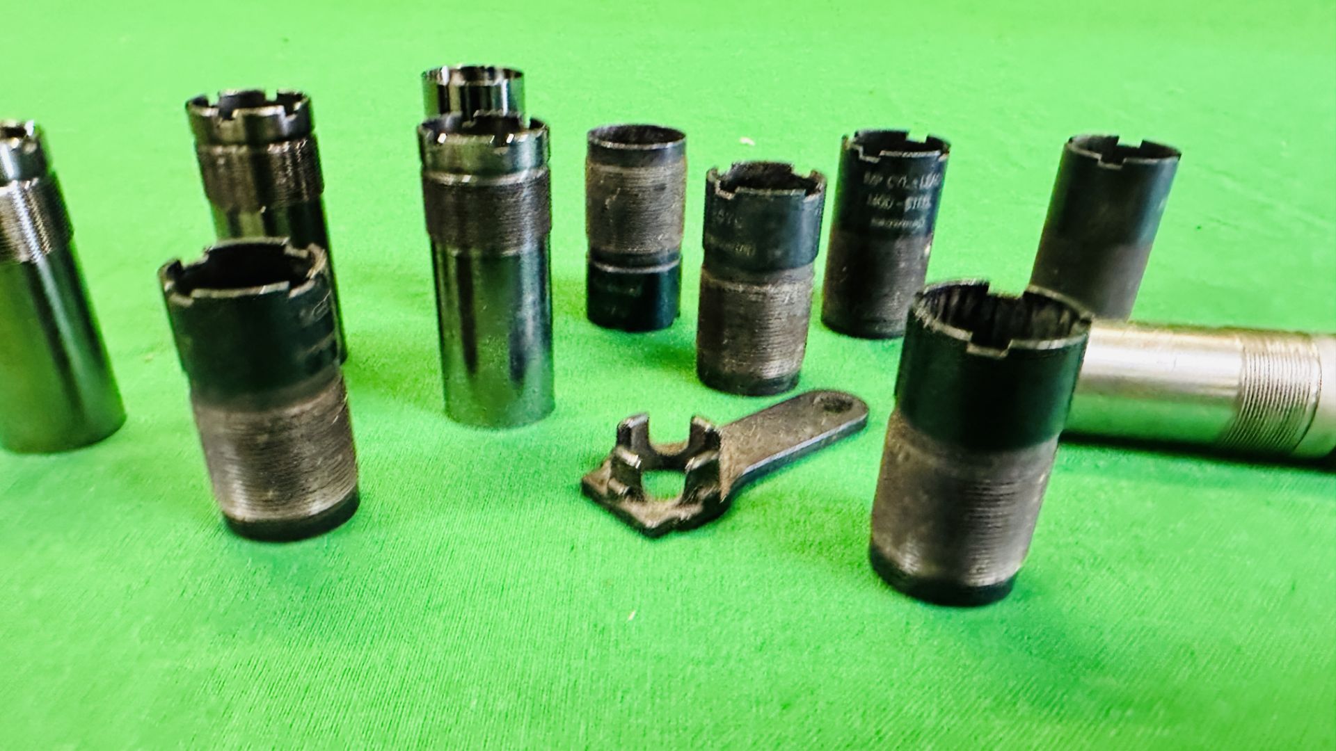 A COLLECTION OF 12 VARIOUS CHOKES TO INCLUDE BROWNING. - Image 9 of 10