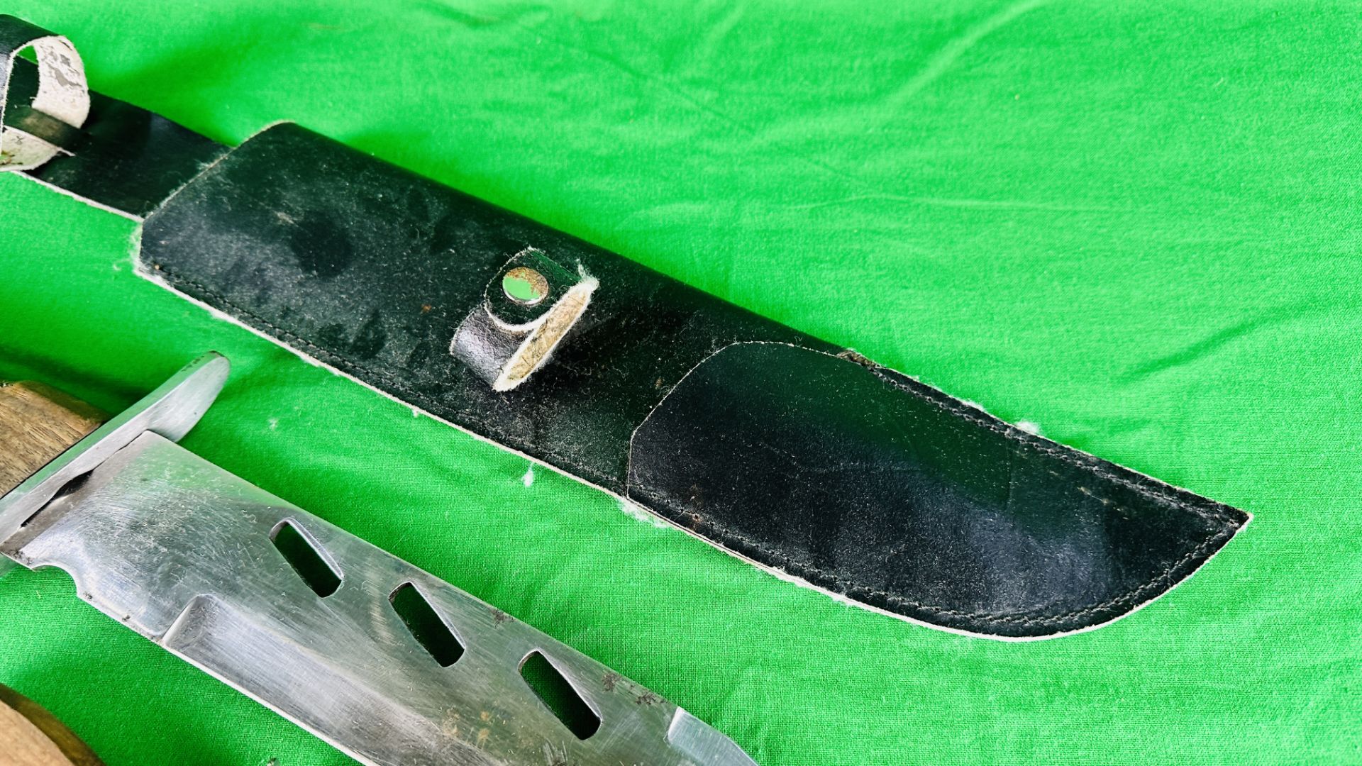 A LARGE HUNTING KNIFE, - Bild 5 aus 5