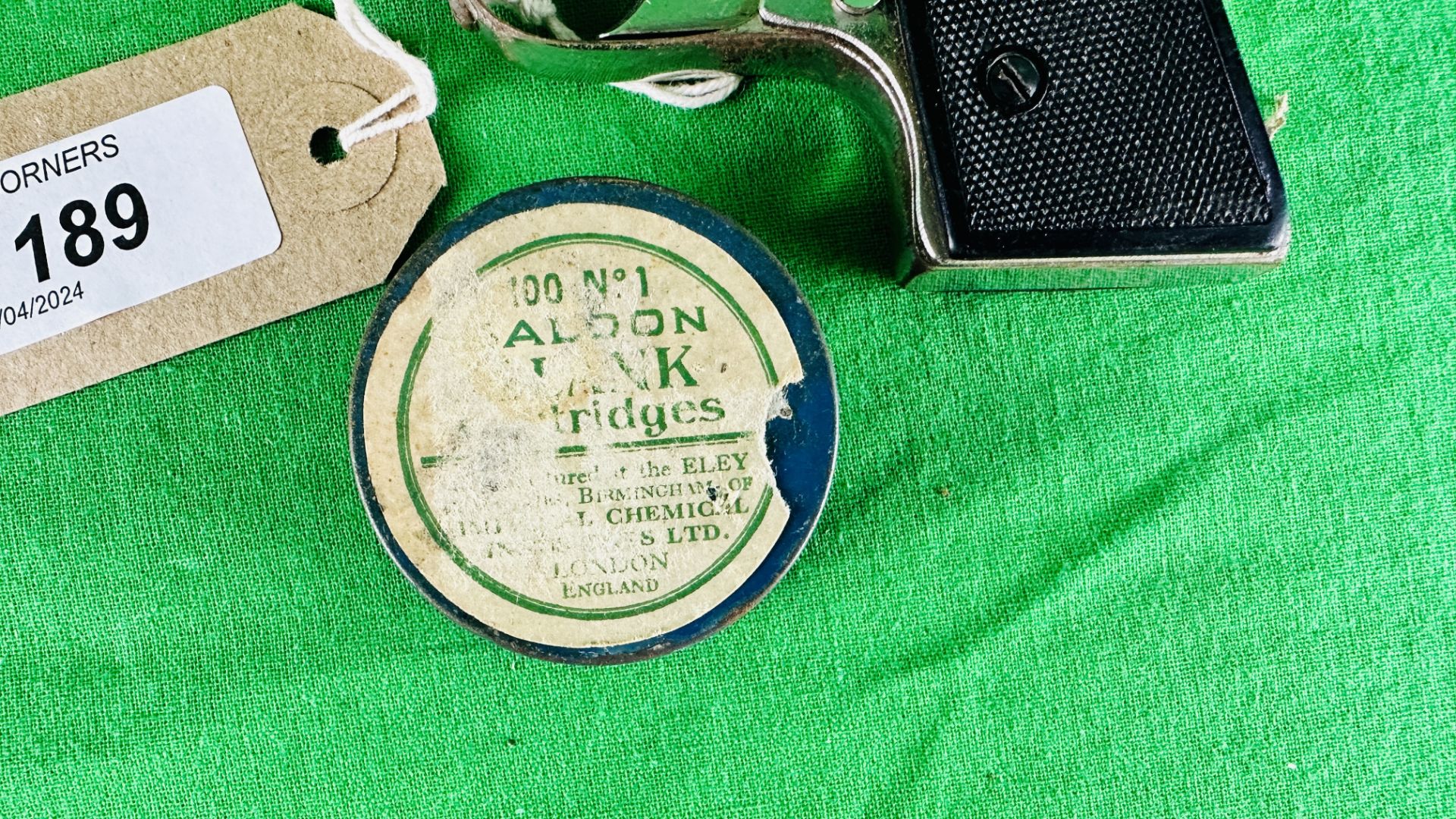 AN EMGE STARTING PISTOL COMPLETE WITH PART TUB OF BLANK CARTRIDGES - (ALL GUNS TO BE INSPECTED AND - Image 3 of 6