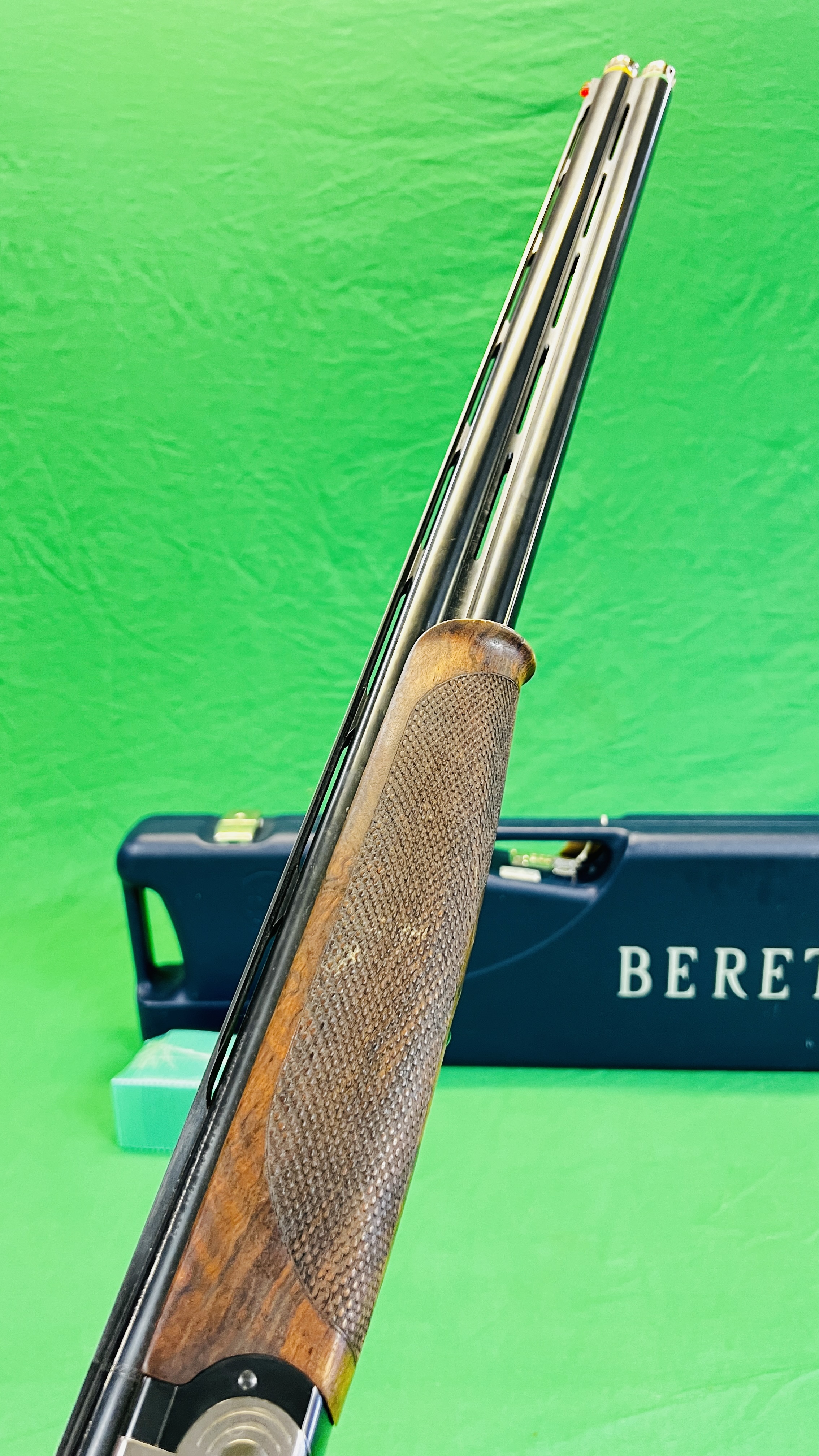 BERETTA 12 BORE OVER AND UNDER SHOTGUN 682 GOLD E, #P0120513, 30" MULTI CHOKE BARRELS, - Image 32 of 38