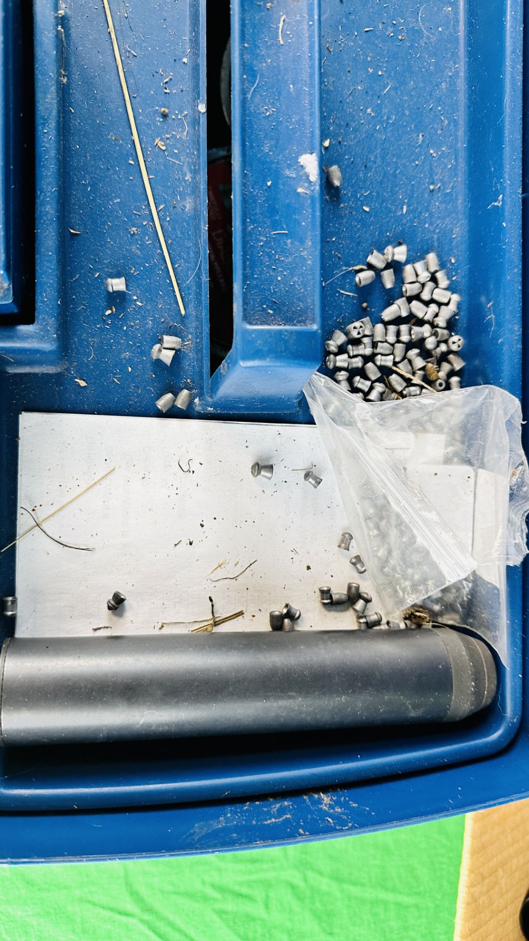 CARRY CASE CONTAINING QUANTITY OF ASSORTED AIR RIFLE PELLETS (PART TINS), - Image 3 of 5