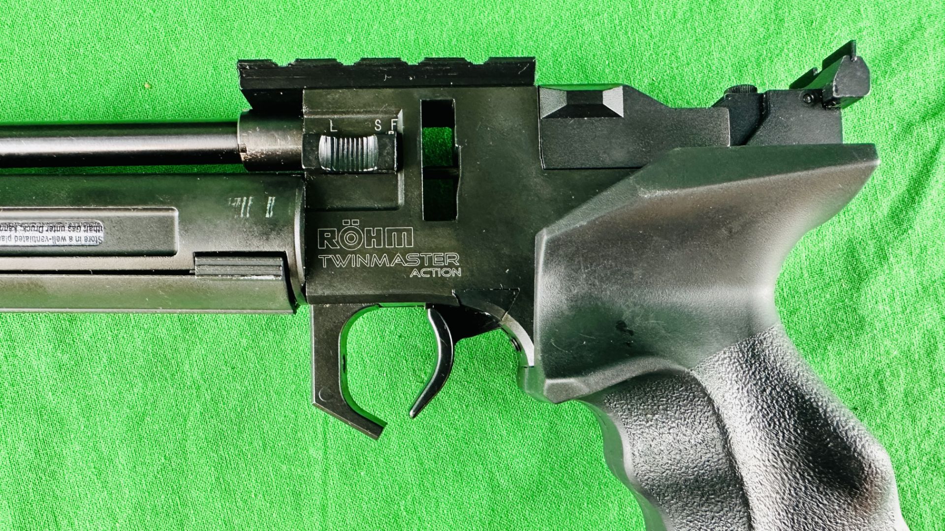 ROHM TWIN MASTER ACTION Co2 AIR PISTOL COMPLETE WITH ONE 8 SHOT MAGAZINE AND A ROHM SILENCER IN - Image 6 of 11